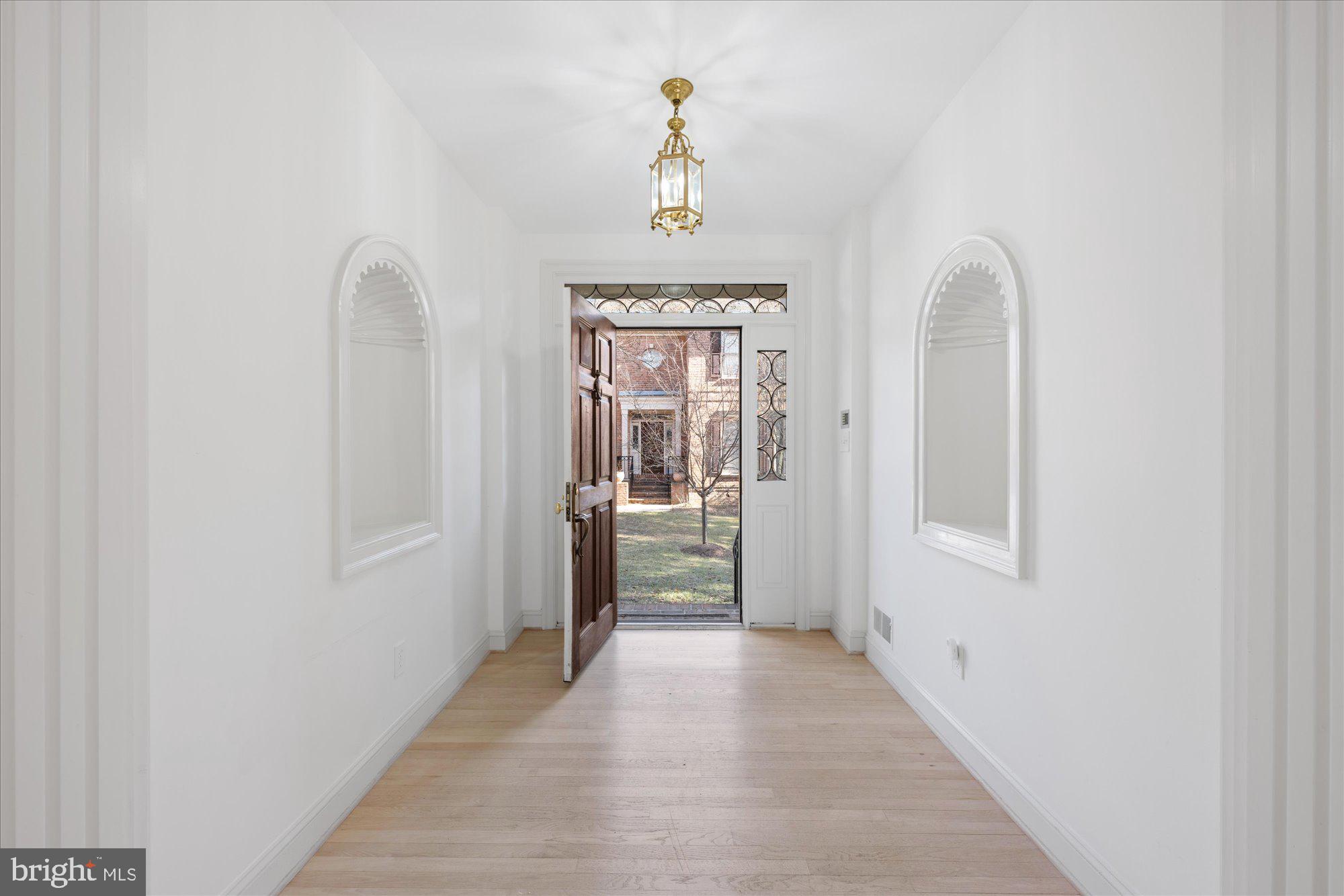 AVENEL - Residential Lease