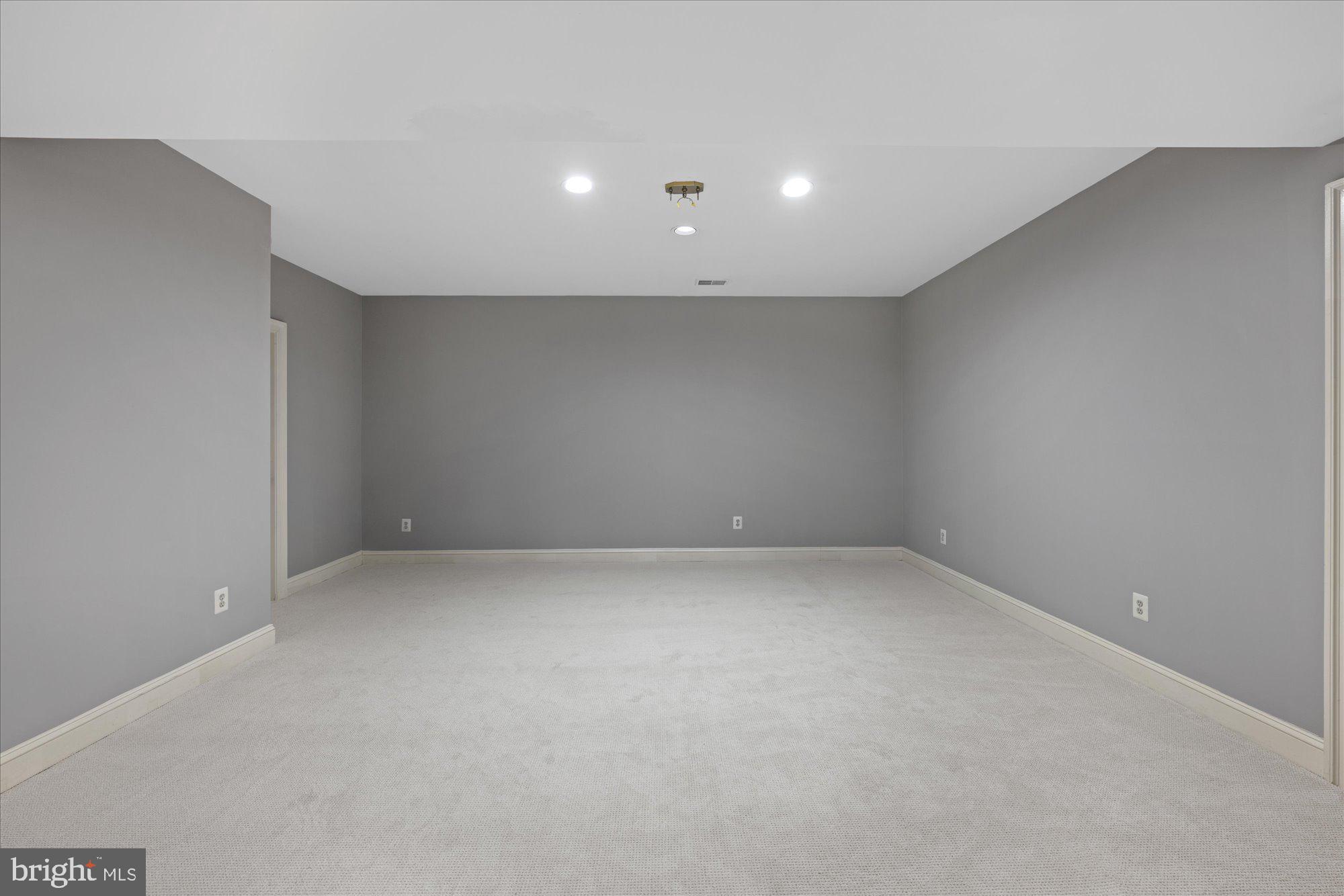 AVENEL - Residential Lease