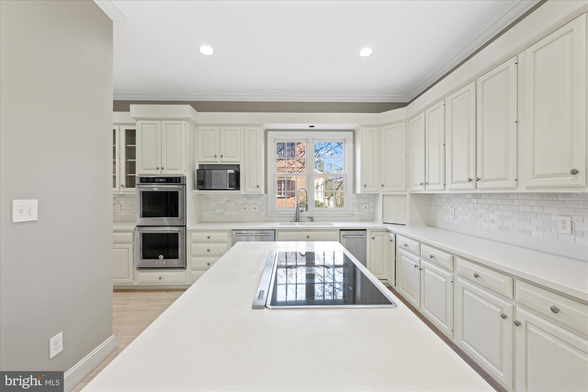 AVENEL - Residential Lease