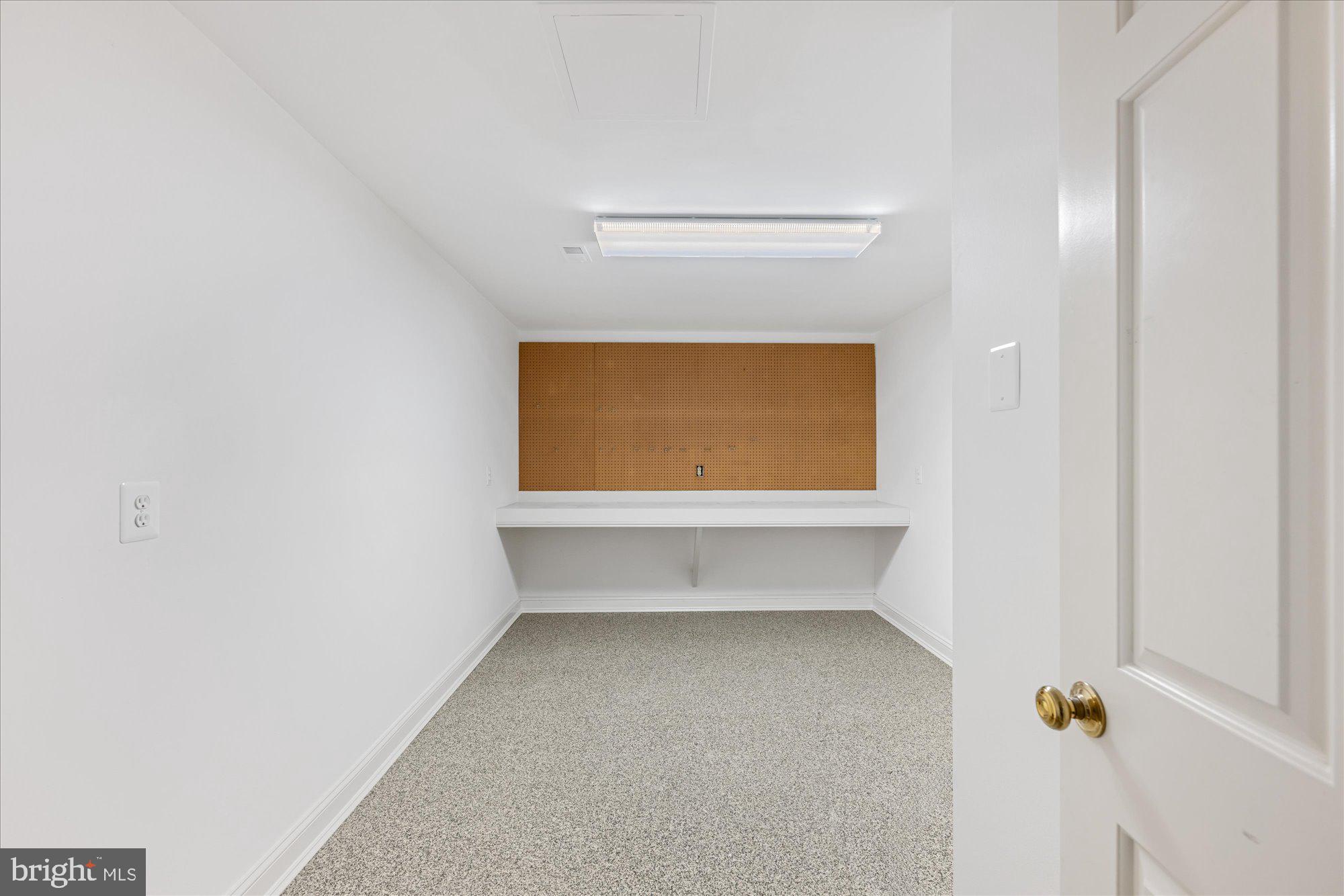 AVENEL - Residential Lease