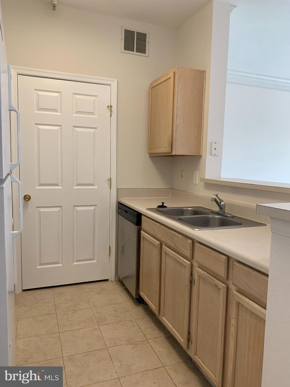 GATES OF MCLEAN - Residential Lease