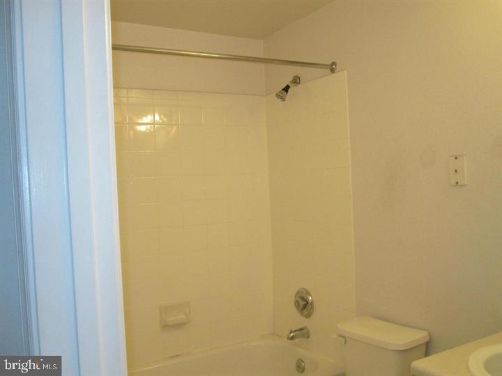 GATES OF MCLEAN - Residential Lease