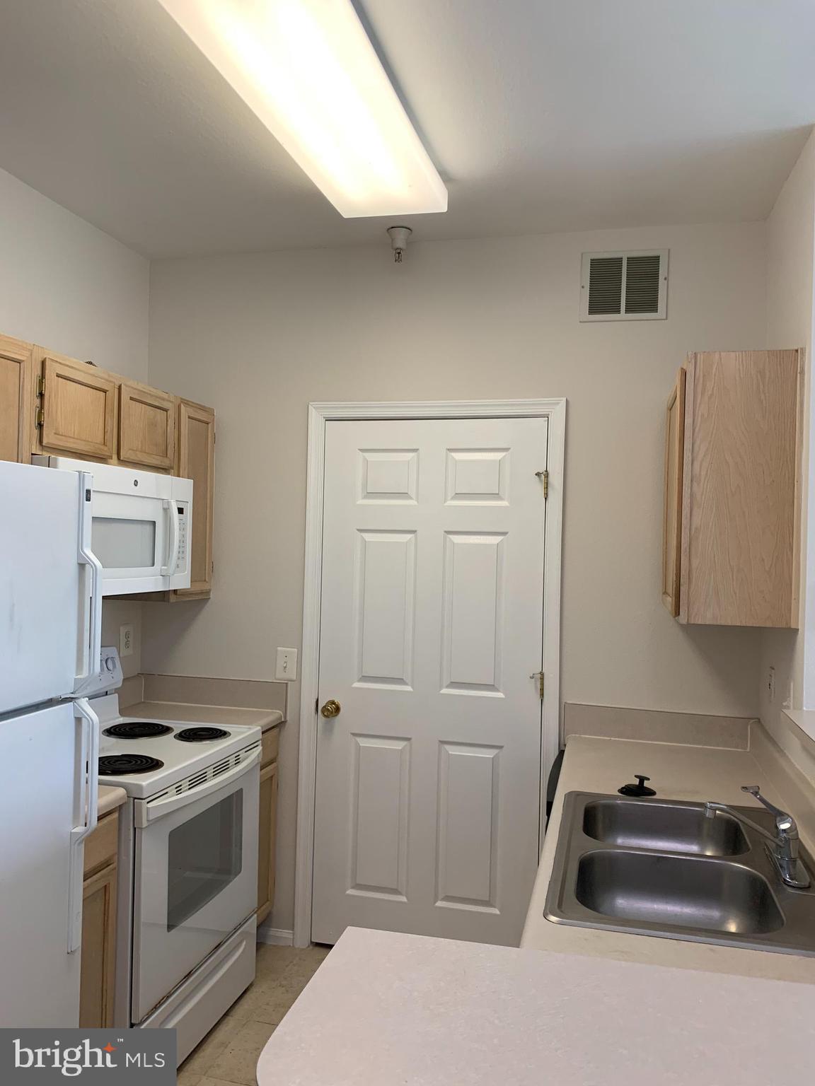 GATES OF MCLEAN - Residential Lease