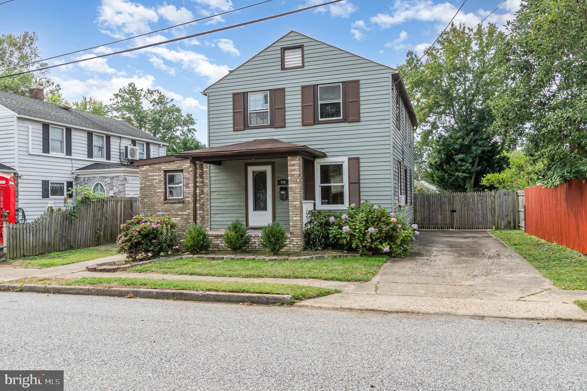 Welcome to 406 Ford Street, a classic 1940 traditional-style detached home in the heart of Aberdeen. Priced at $295,000, this property offers a wonderful opportunity to own a well-maintained residence with timeless character and plenty of potential.
Inside, you’ll find 1,616 finished square feet of living space with beautiful hardwood floors, a bright dining area, and a cozy eat-in kitchen. The home also includes an entry-level bedroom for added convenience, along with ceiling fans and wood flooring that enhance both comfort and charm.
The partially finished basement provides additional storage or workshop potential, while the enclosed and screened patio extends your living space outdoors. A private driveway and multiple outbuildings, including secure storage and a machine shed, offer practical functionality.
Situated on a quiet street with public water and sewer, this property is close to local shops, restaurants, and major commuter routes. With immediate possession available, you can move in and start making this home your own right away.
Eligible for Cash, Conventional, FHA, and VA financing, this is an excellent choice for first-time buyers, downsizers, or anyone looking for a solid Aberdeen home at an affordable price.