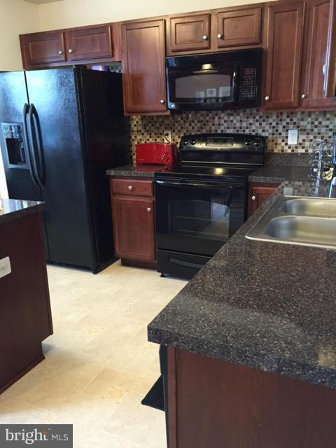 LAKELAND PLACE - Residential