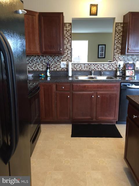 LAKELAND PLACE - Residential