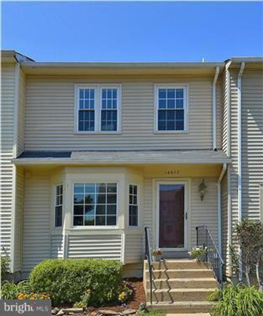 For more photos and floor plans, visit http://goo.gl/axtOkM. Stunning Centreville TH with tons of light that backs up to open green space. Located in a commuter's dream spot, this home features 4 BRs and 3.5 BA. Master BR has high ceilings, the basement has a guest BR and full BA. New roof, renovated spacious kitchen with brand new tile, recently installed windows. Schedule a tour today!