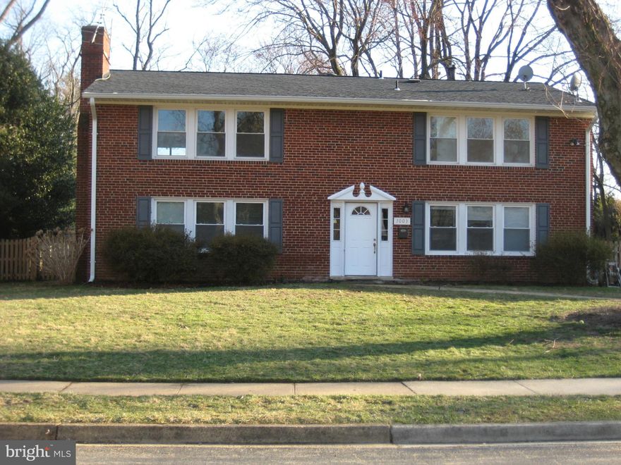 Great Location. Sunny & Spacious 5 Bedrooms, 3 full Bathrooms, 2 Fireplaces and deck! Remodeled kitchen and fresh painting. HUGE Fenced In Backyard.  HARDWOODS.  Classy & Chic in McLean! 3 min walk to McLean HS  and McLean Swim and Tennis Club.  Kent Gardens ES French immersion.