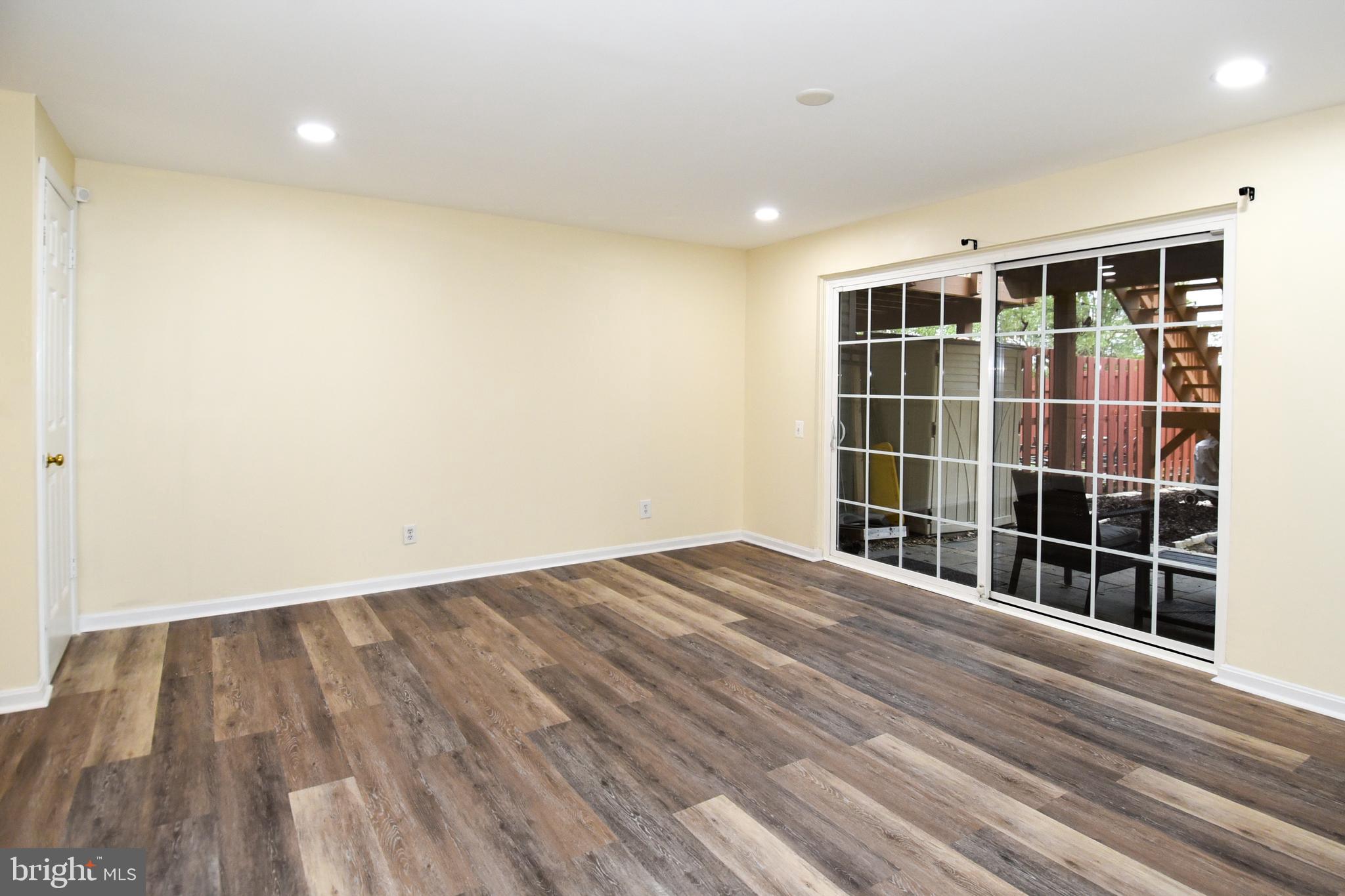 GROVETON WOODS - Residential