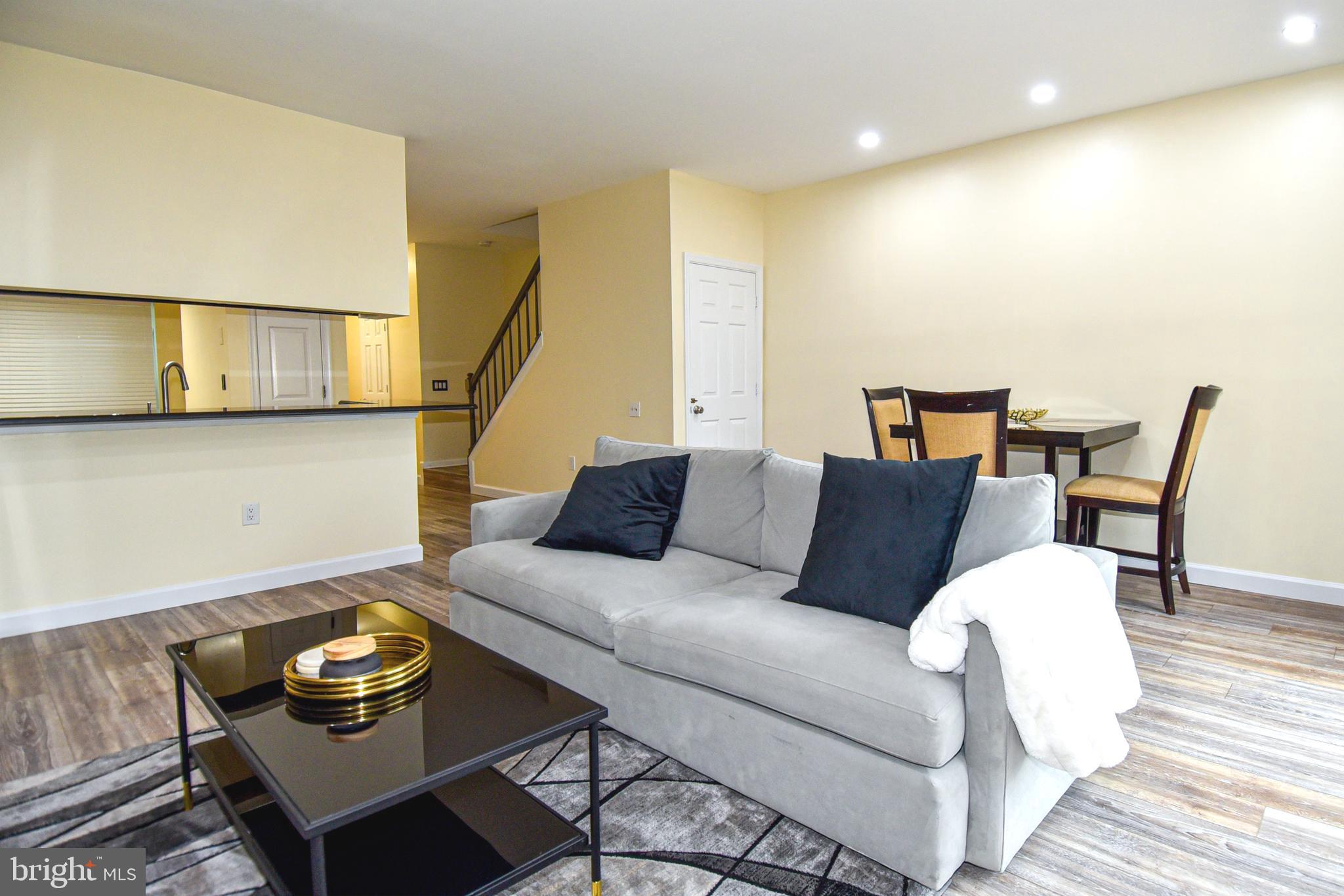 GROVETON WOODS - Residential