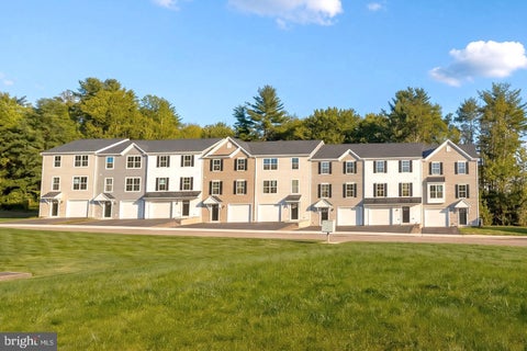 Townhouse For Sale - 215 Pine Crest Village Drive #LOT 15<br/> PINE GROVE, PA 17963