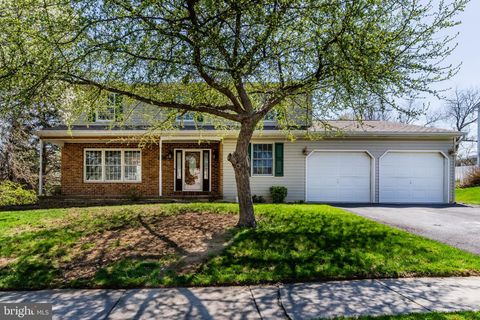 914 MAPLEWOOD LANE ENOLA PA 17025