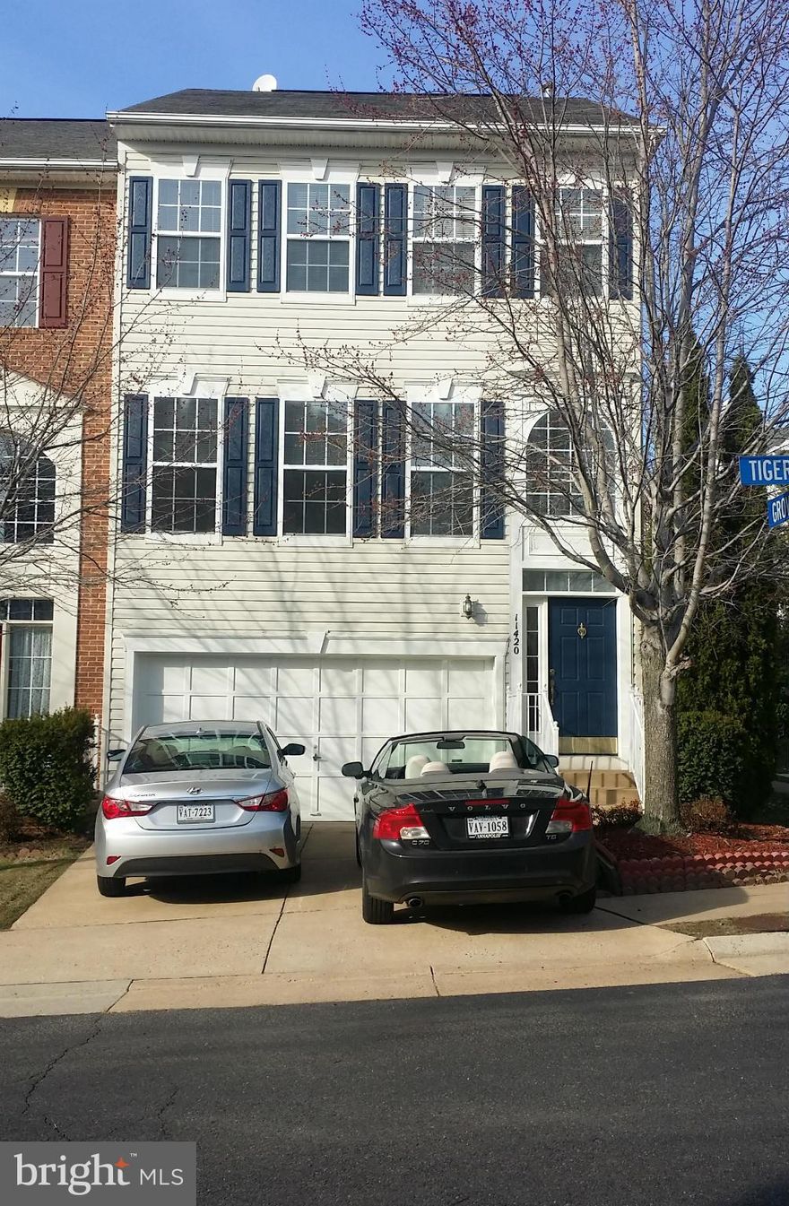 PRICE REDUCED!!!   PRICE REDUCED!!!  GORGEOUS HOME IN THE HEART OF FARIFAX CORNER, FRESHLY PAINTED WALL,FORMAL DINING RM, NEW APPLIENCE NEW REFRIGERATOR, NEW STOVE, OVEN, NEW MICRO OVEN, NEW GRANITE TOP, 3 FINISHEDD LVLS, 3 BR, 3.5 BA, W/ 2-CAR GARRGE.LARGE DECK*WALK OUT BASEMENT FENDCED YARD.GREATLOCATION NEAR SHOPS  CLOSE TO WEGMANS, MOVIE, DINING, CLOSE TO I66,50,29 FFX PWKY.PRICE REDUCED!!!