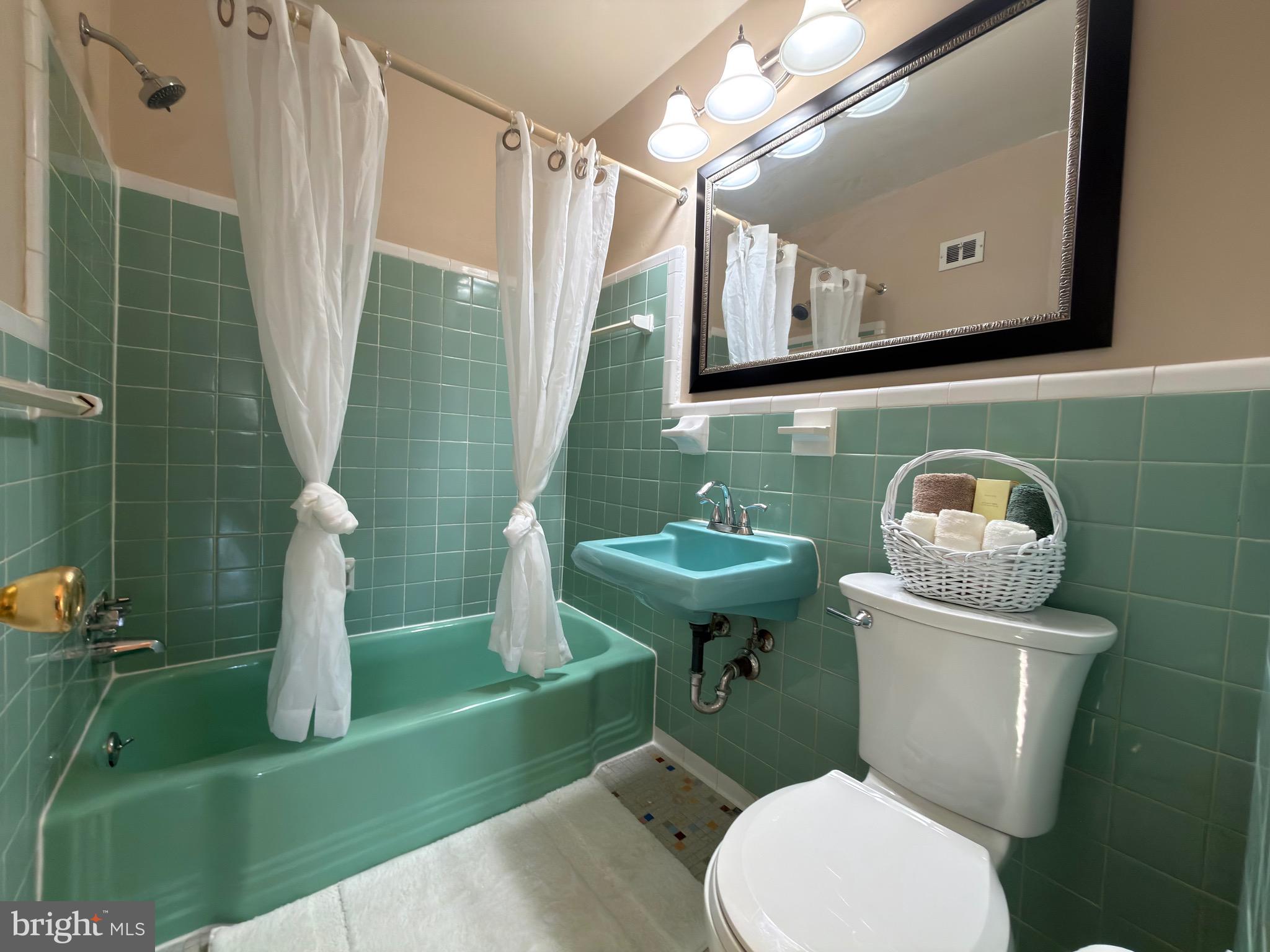 MOSBY WOODS TH CONDOS - Residential