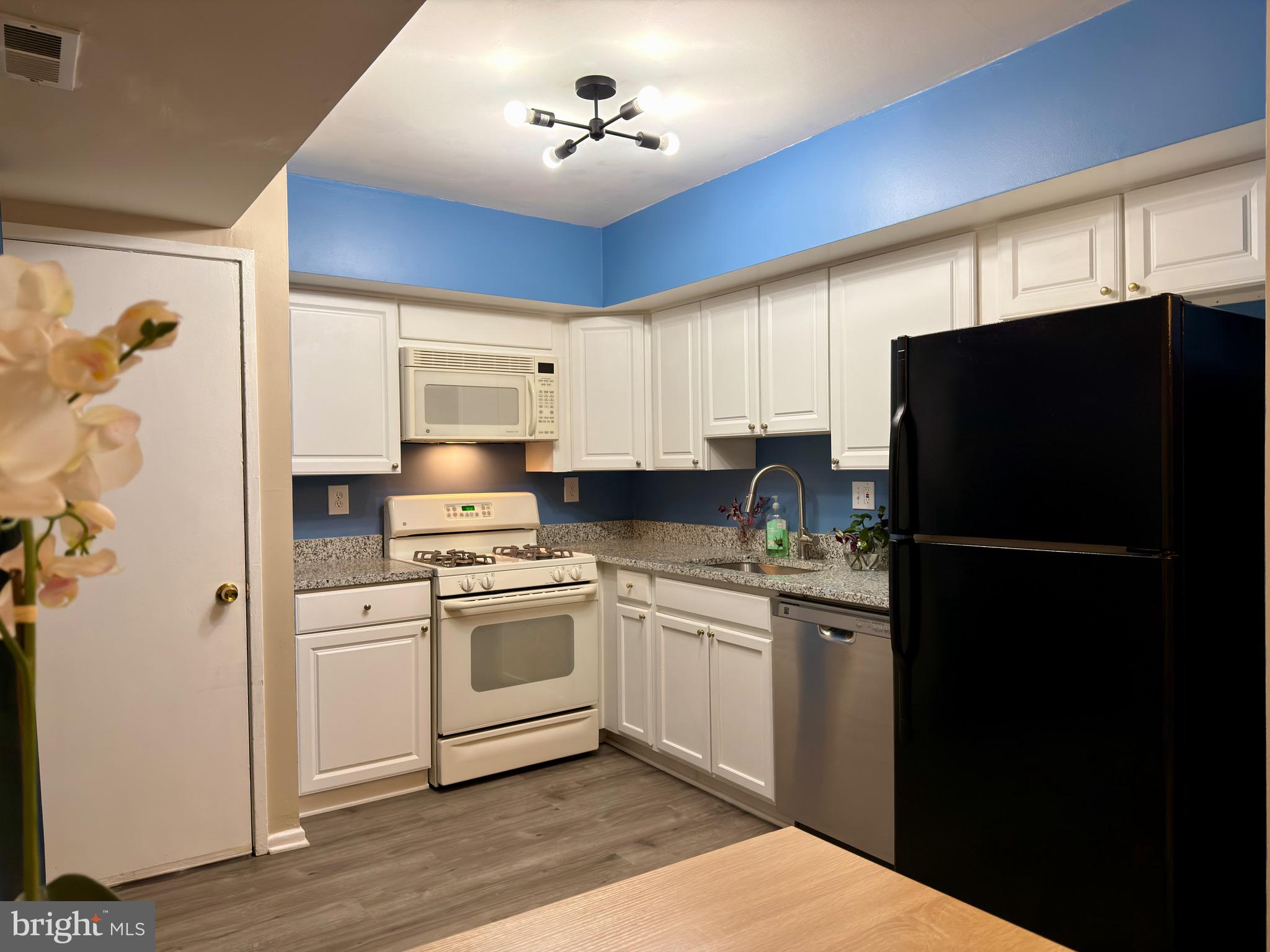 MOSBY WOODS TH CONDOS - Residential