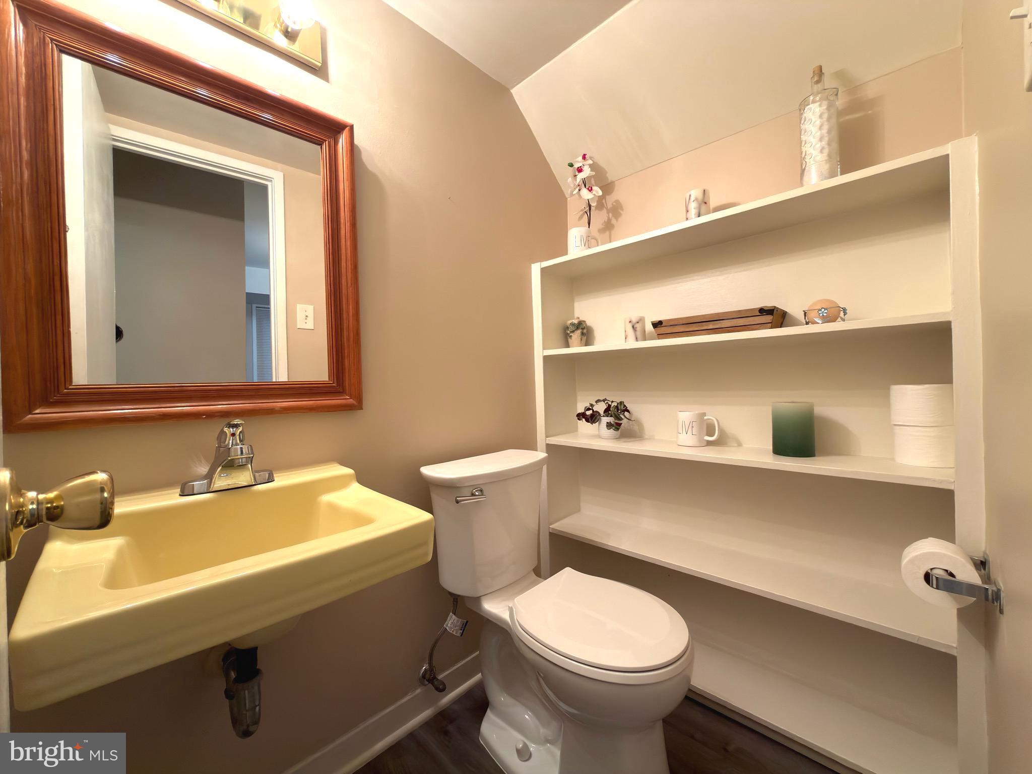 MOSBY WOODS TH CONDOS - Residential