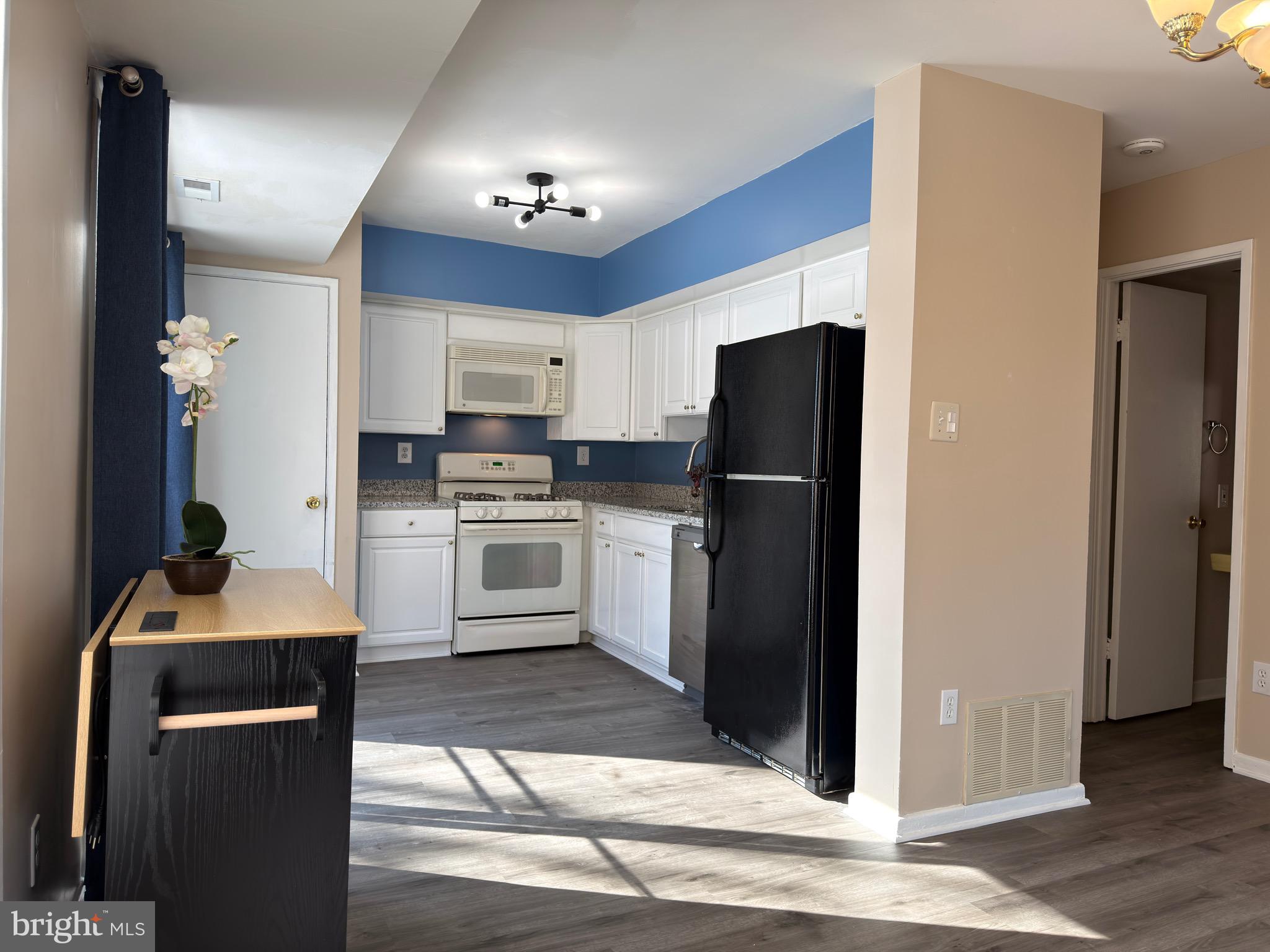 MOSBY WOODS TH CONDOS - Residential