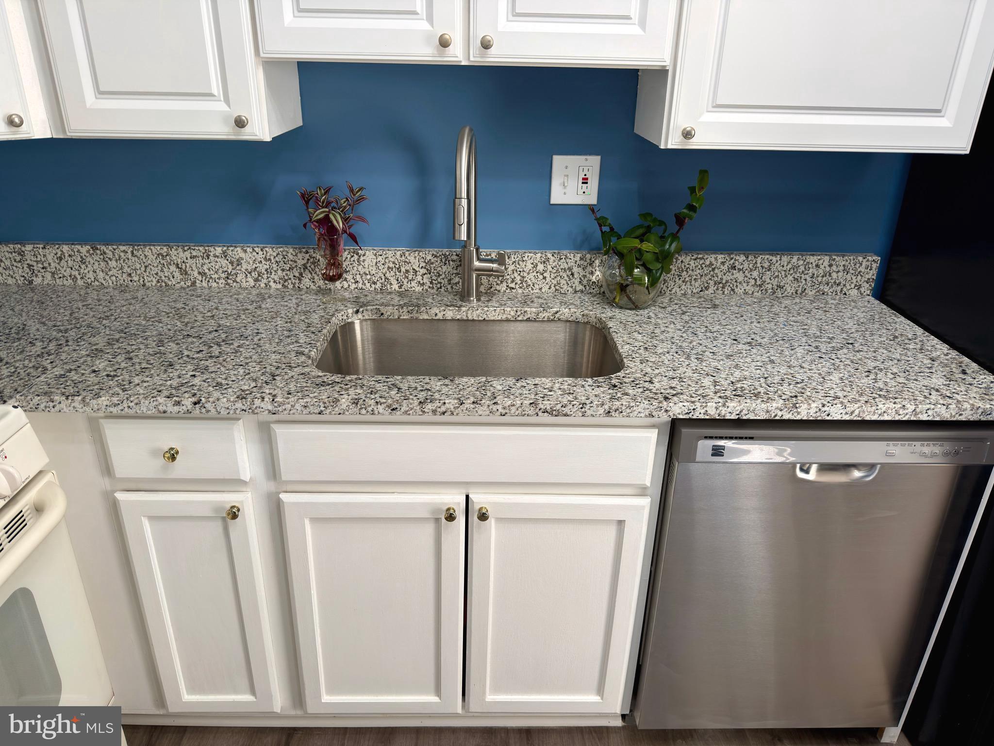 MOSBY WOODS TH CONDOS - Residential