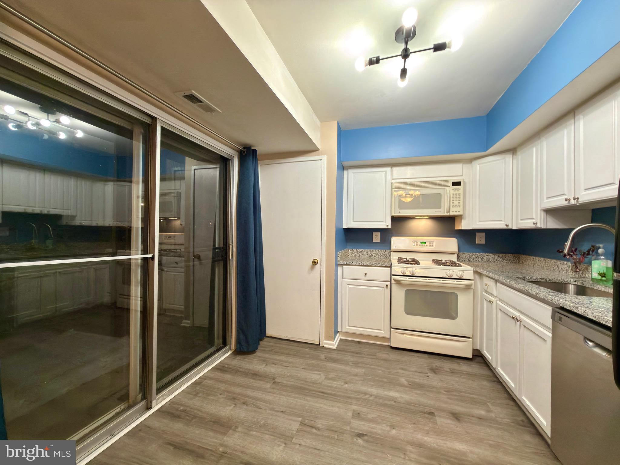 MOSBY WOODS TH CONDOS - Residential