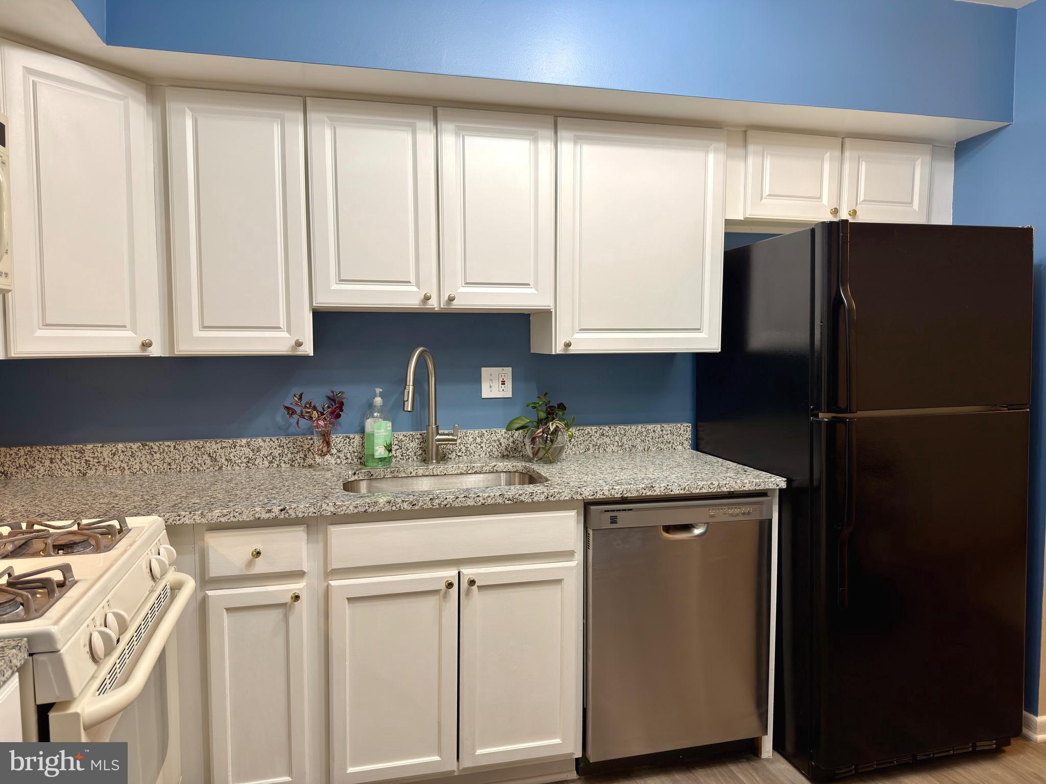 MOSBY WOODS TH CONDOS - Residential