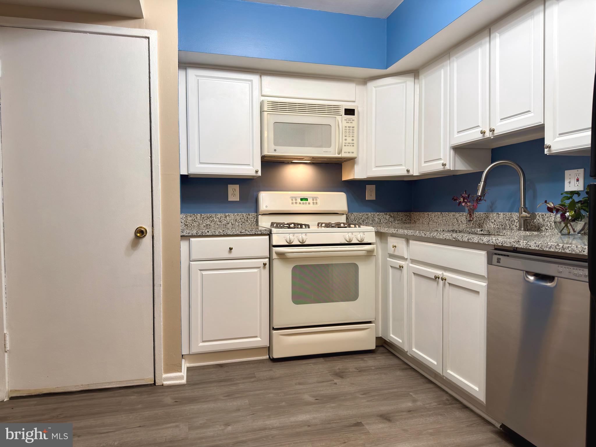 MOSBY WOODS TH CONDOS - Residential