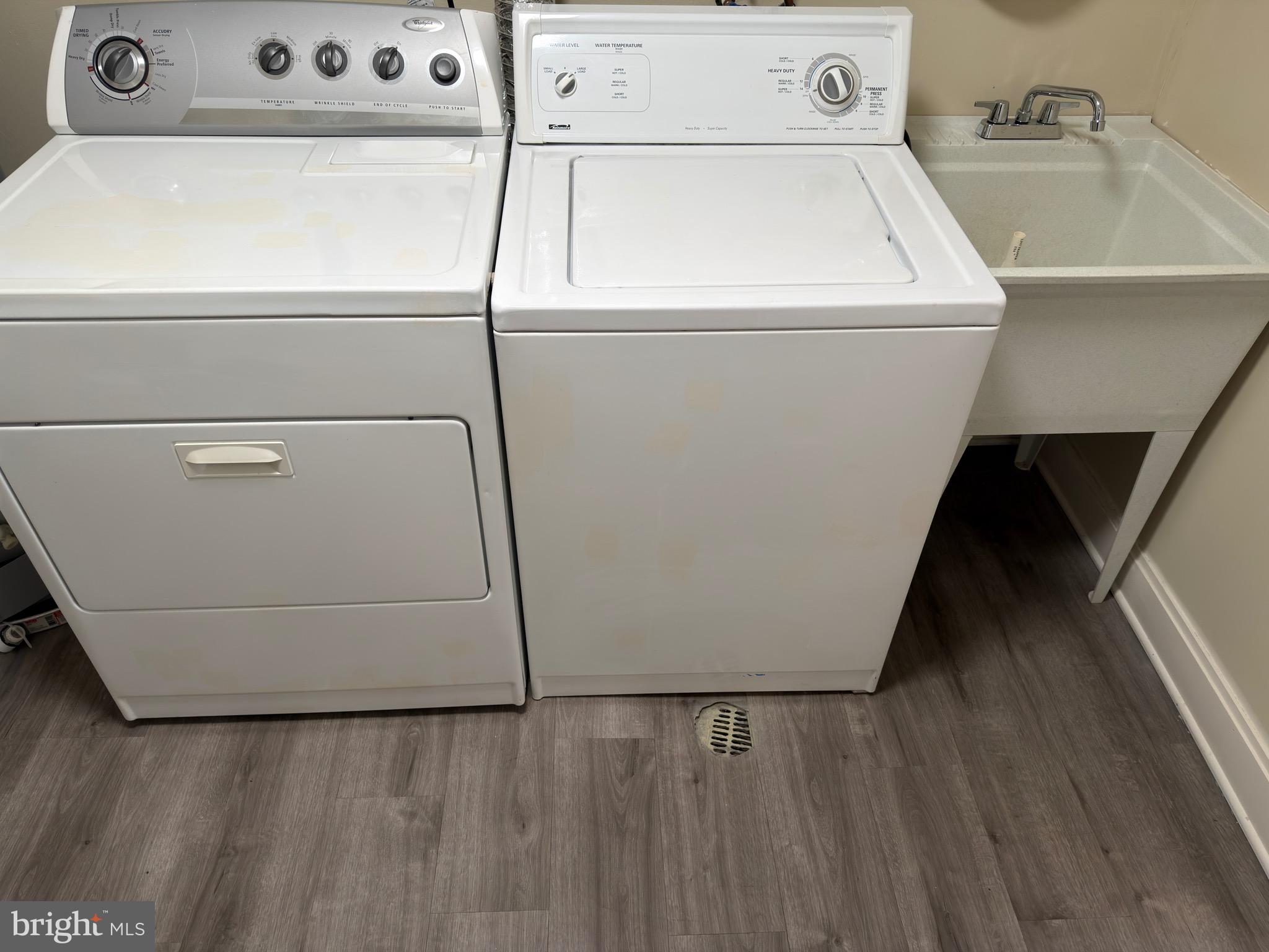 MOSBY WOODS TH CONDOS - Residential