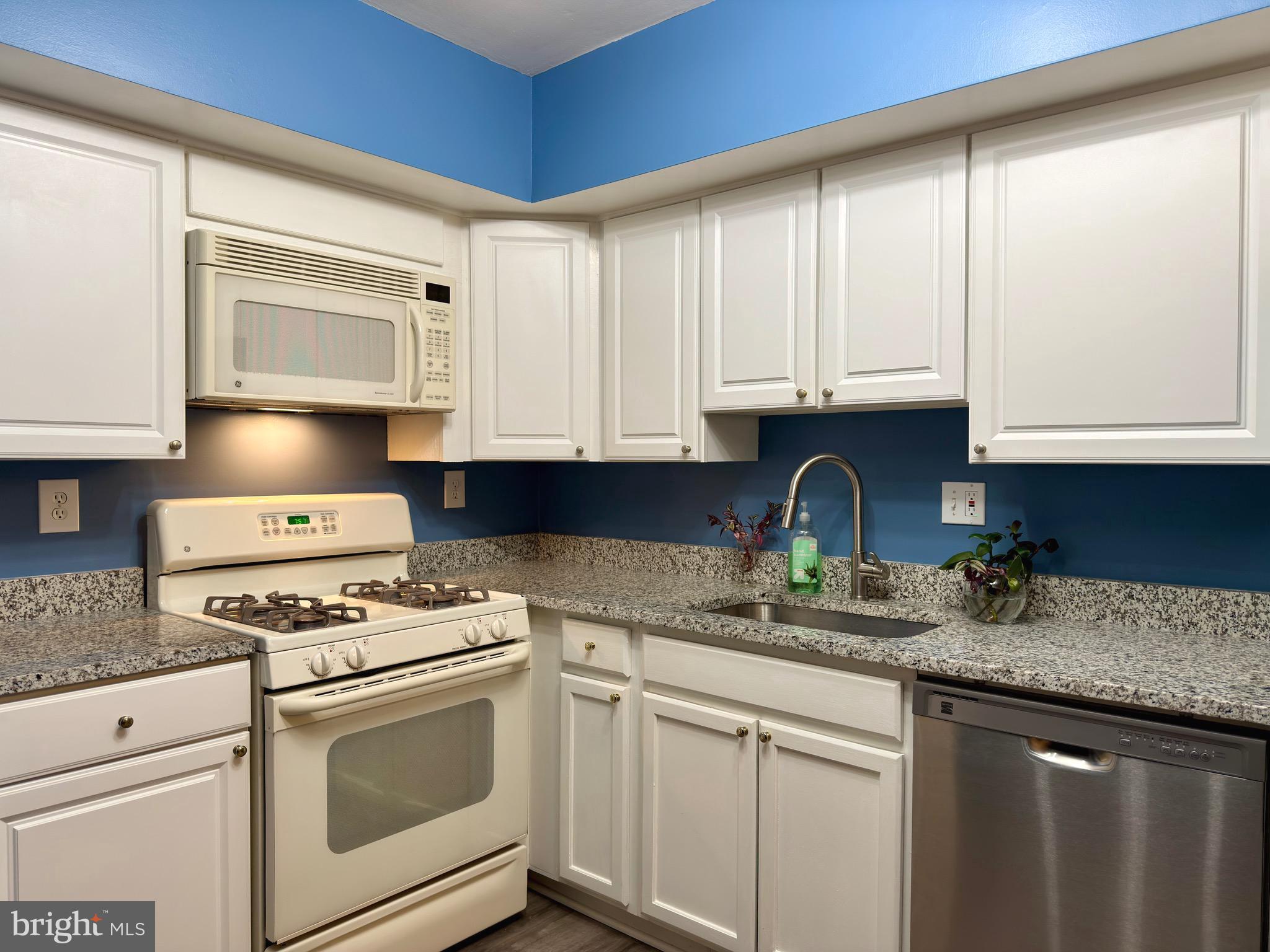 MOSBY WOODS TH CONDOS - Residential