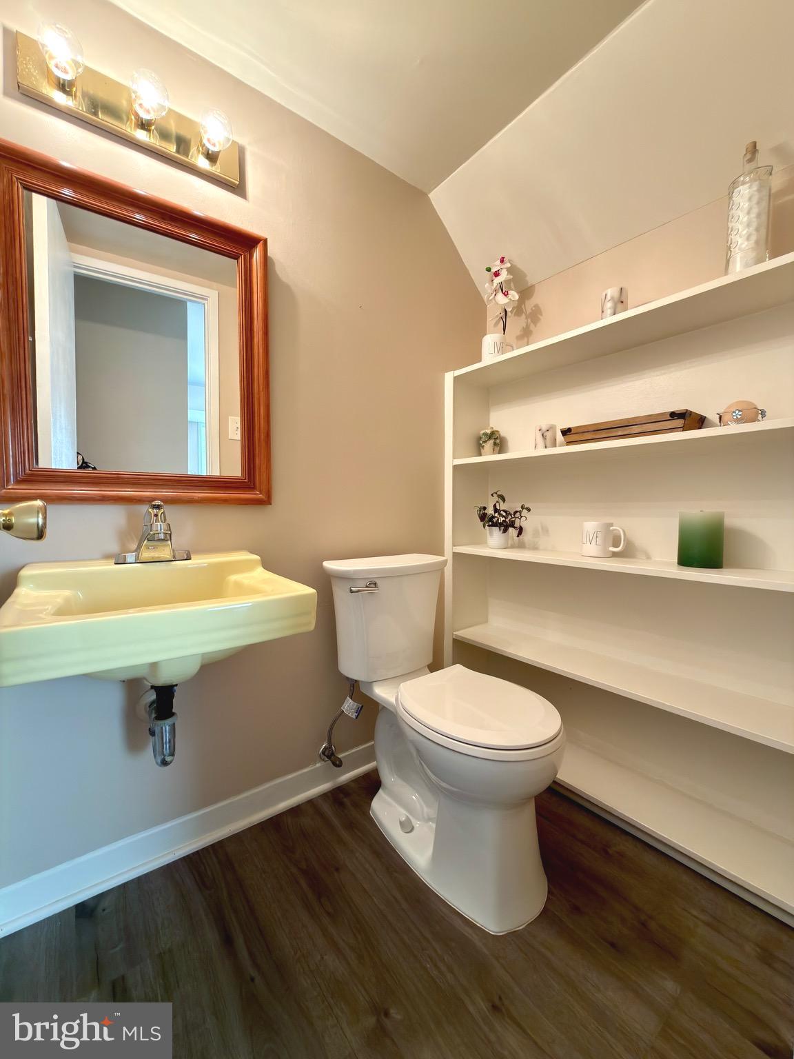 MOSBY WOODS TH CONDOS - Residential