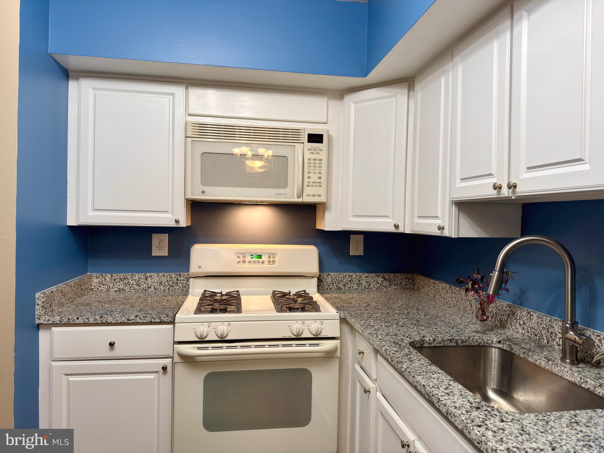 MOSBY WOODS TH CONDOS - Residential