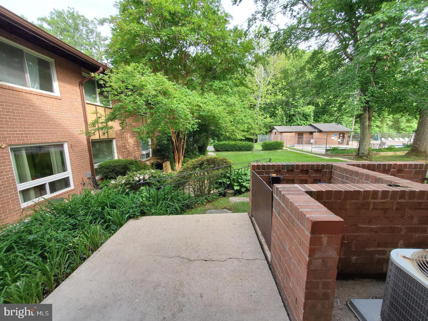 MOSBY WOODS TH CONDOS - Residential