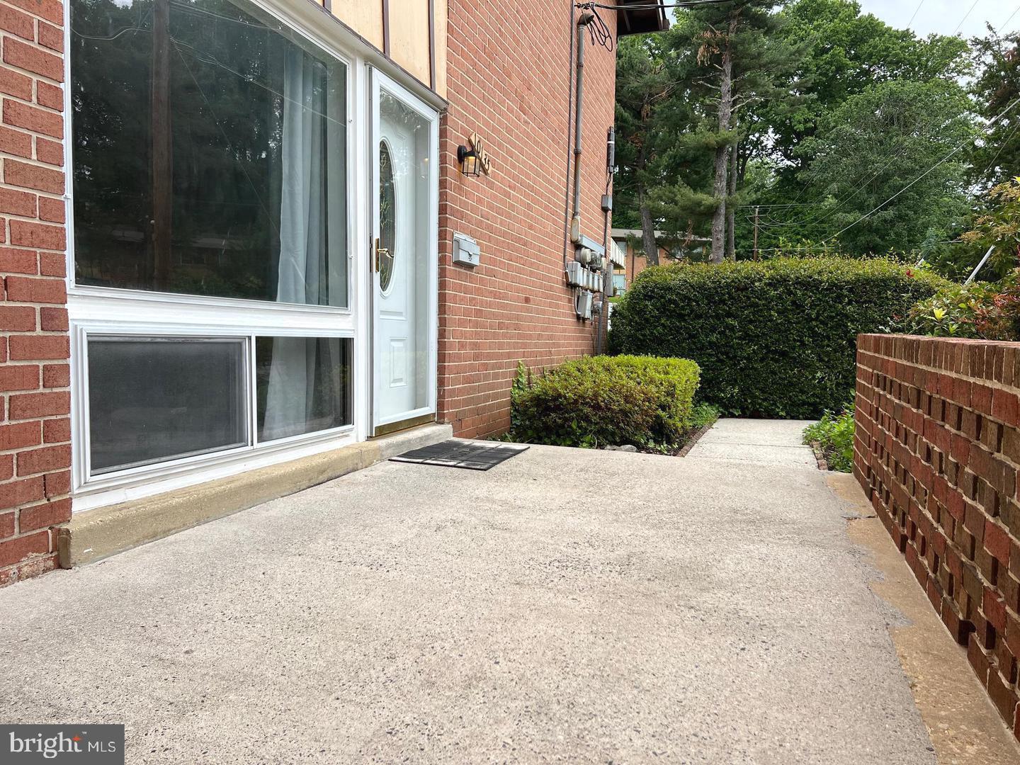 MOSBY WOODS TH CONDOS - Residential