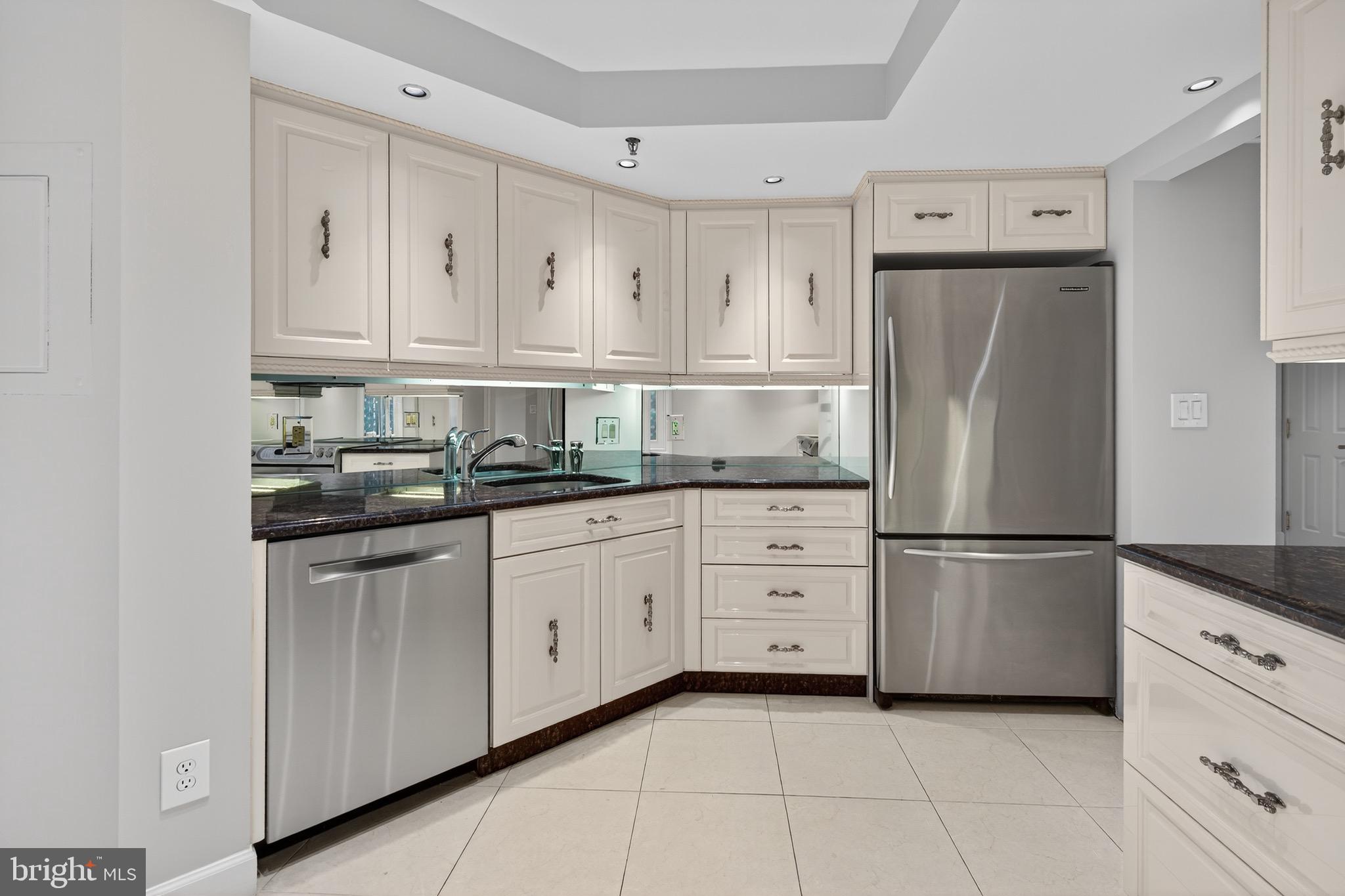 WHITLEY PARK CONDOMINIUM - Residential