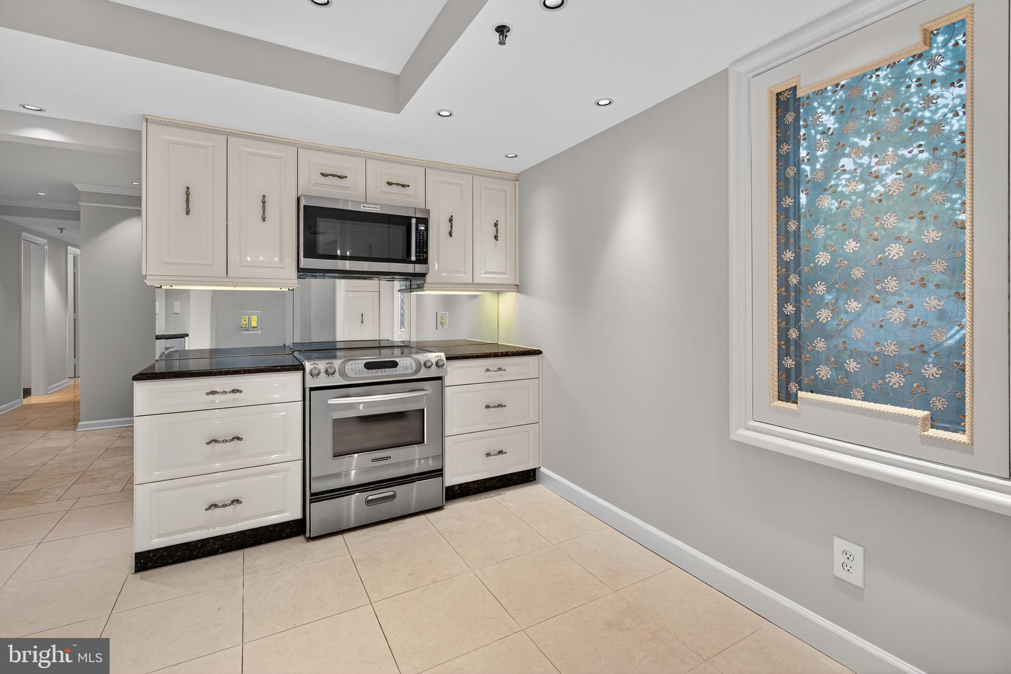 WHITLEY PARK CONDOMINIUM - Residential