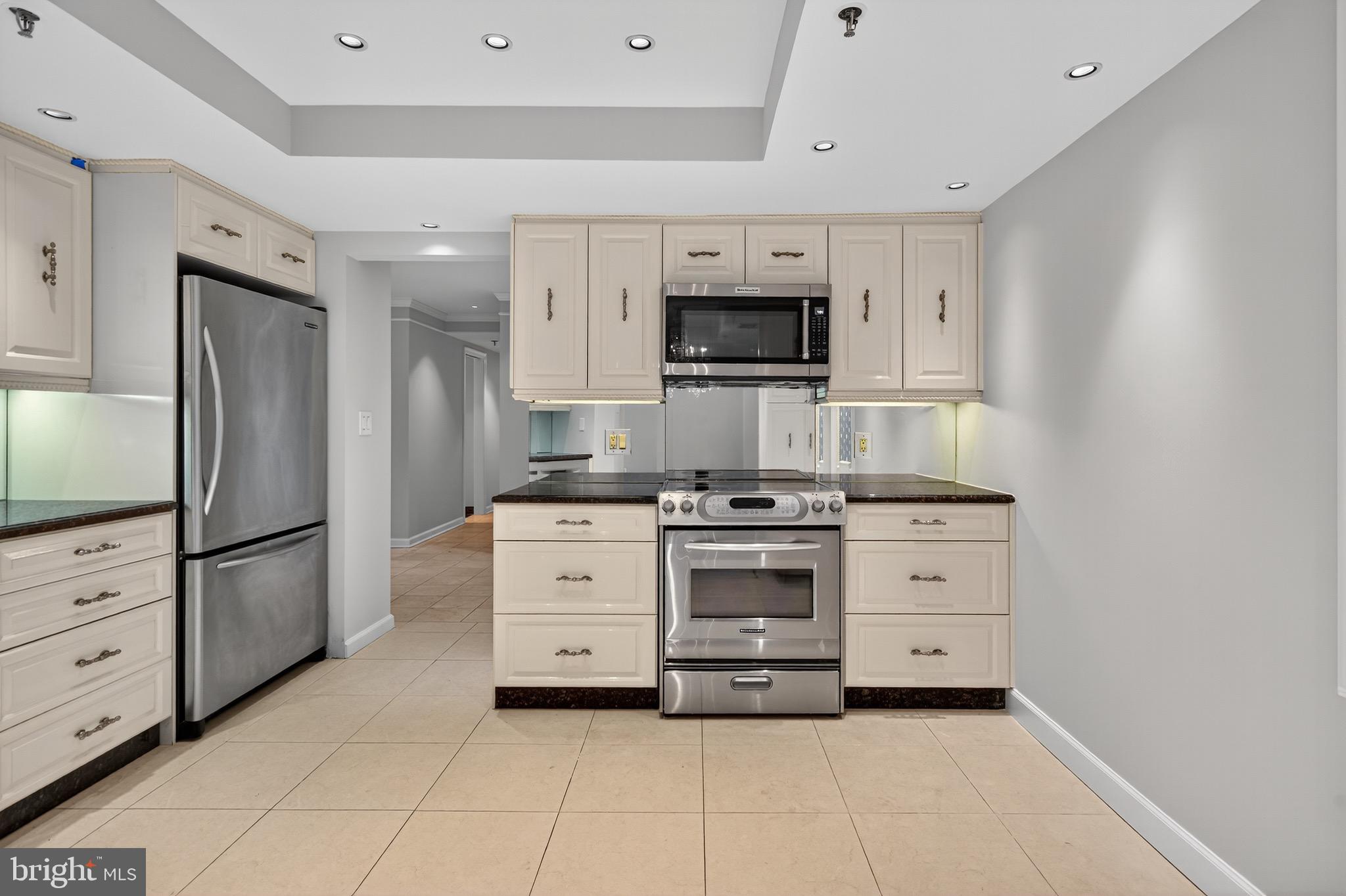 WHITLEY PARK CONDOMINIUM - Residential