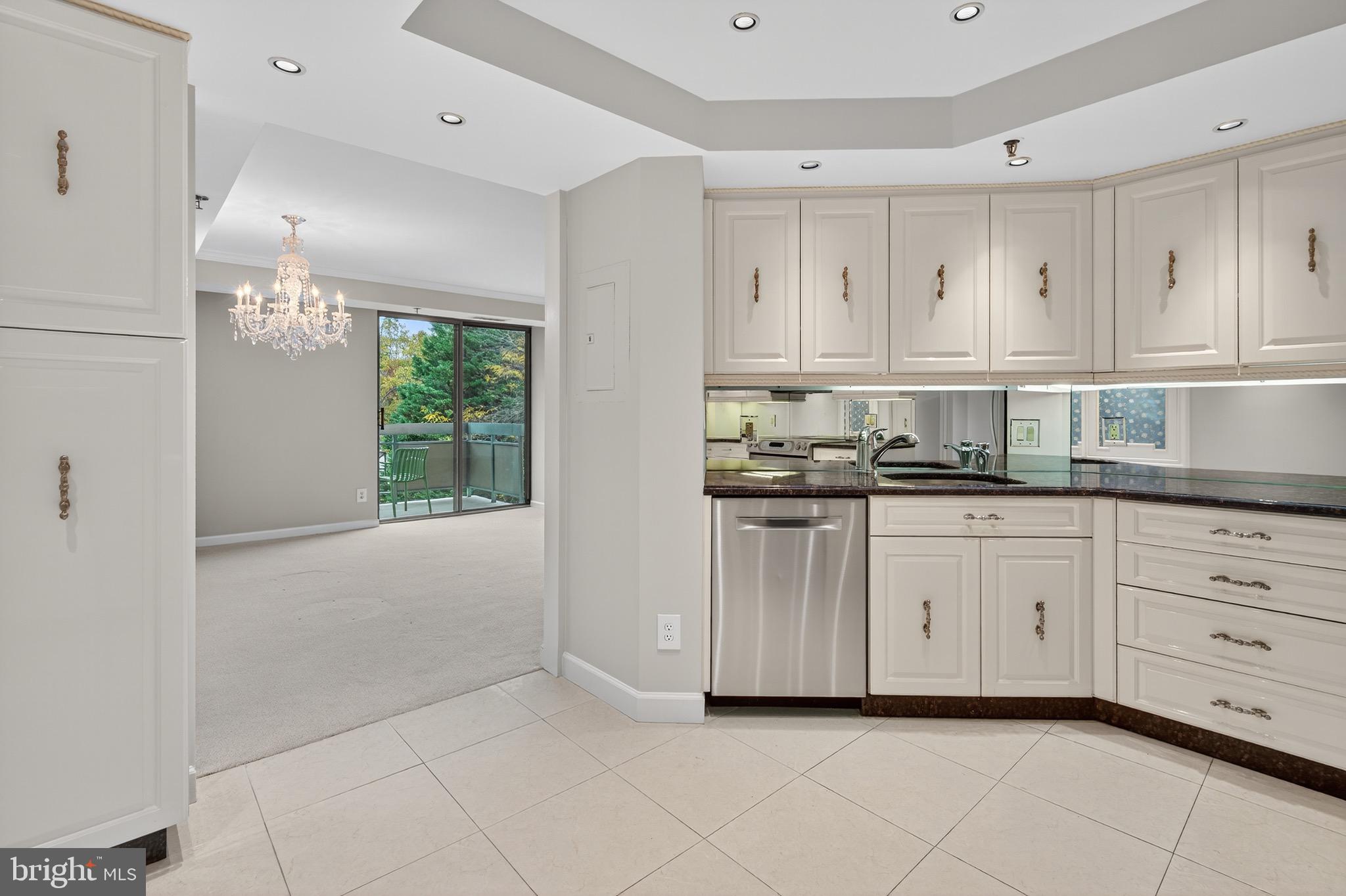 WHITLEY PARK CONDOMINIUM - Residential