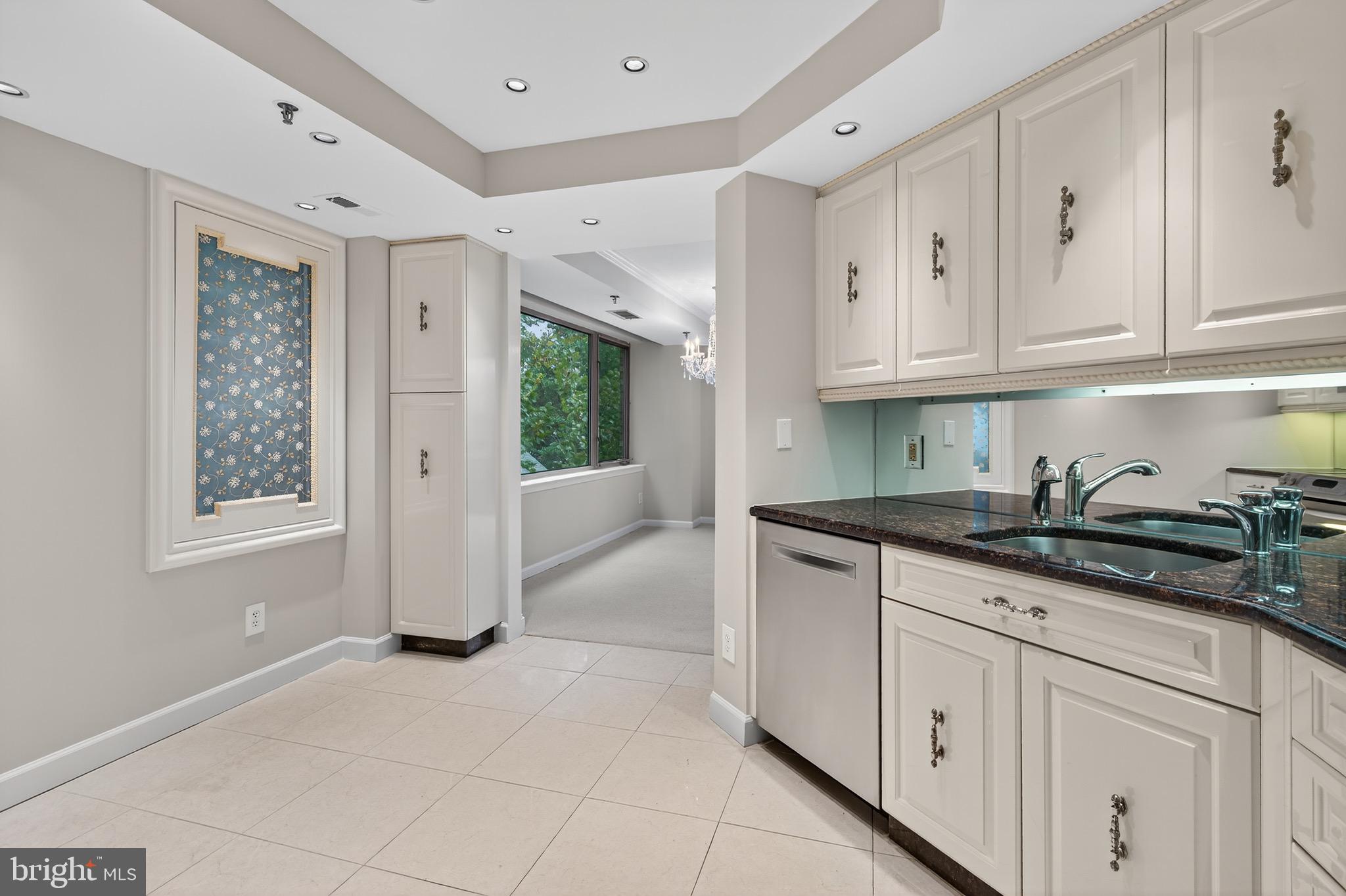 WHITLEY PARK CONDOMINIUM - Residential