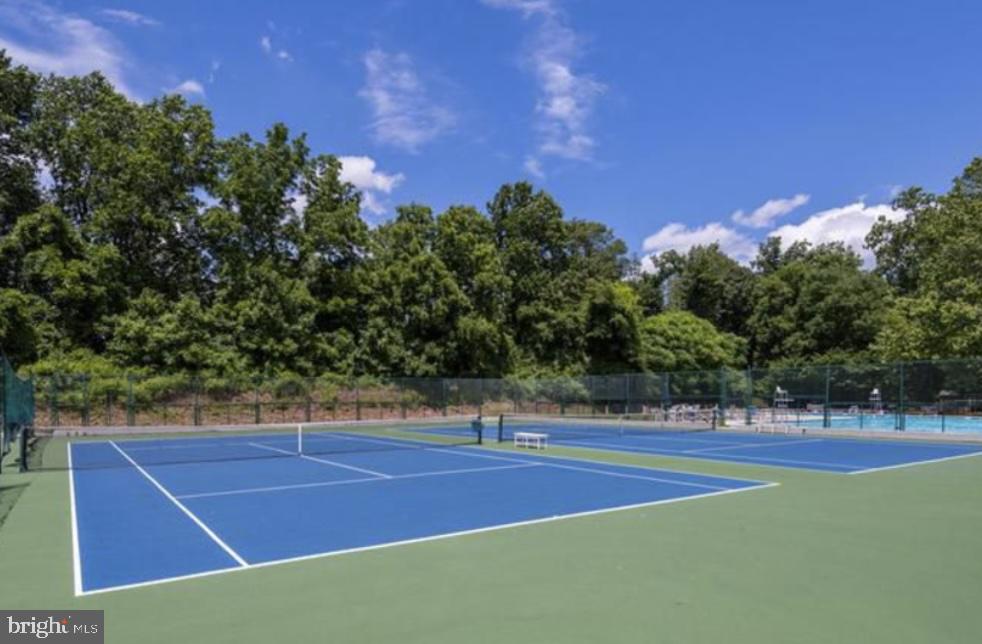 WHITLEY PARK CONDOMINIUM - Residential