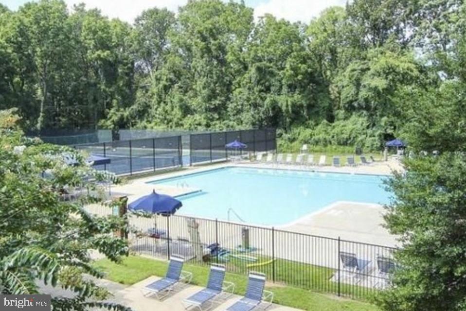 WHITLEY PARK CONDOMINIUM - Residential