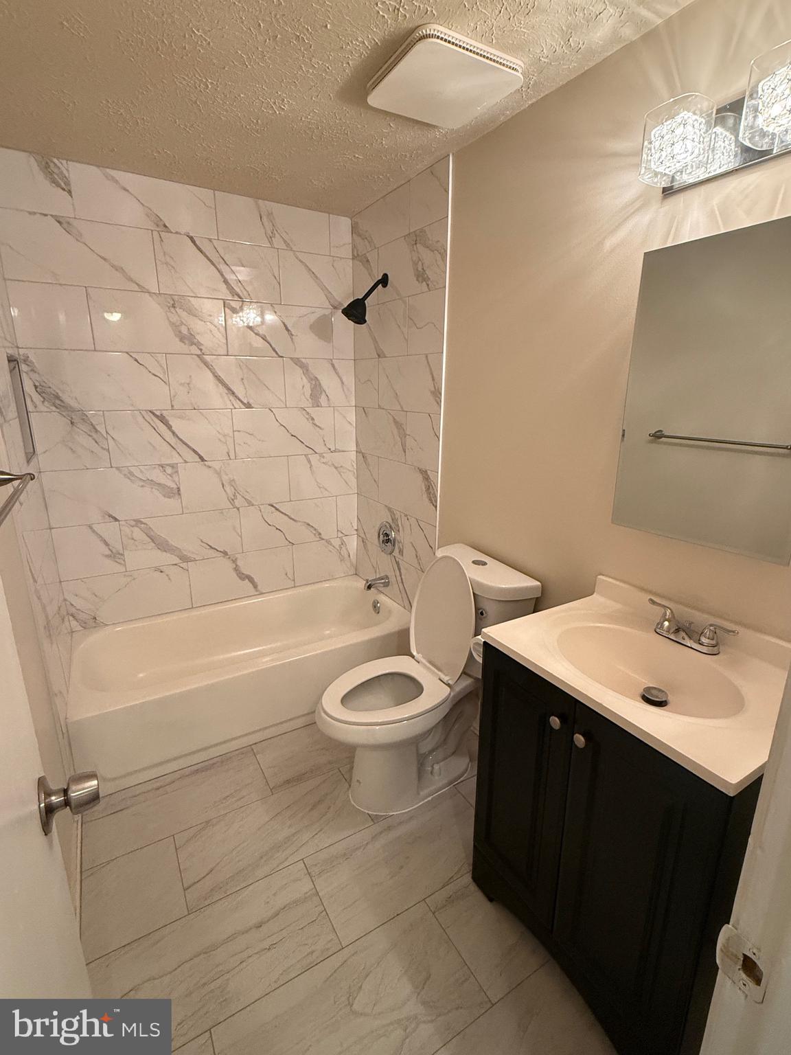 CLINTON PLAZA TOWNHOUSES - Residential Lease