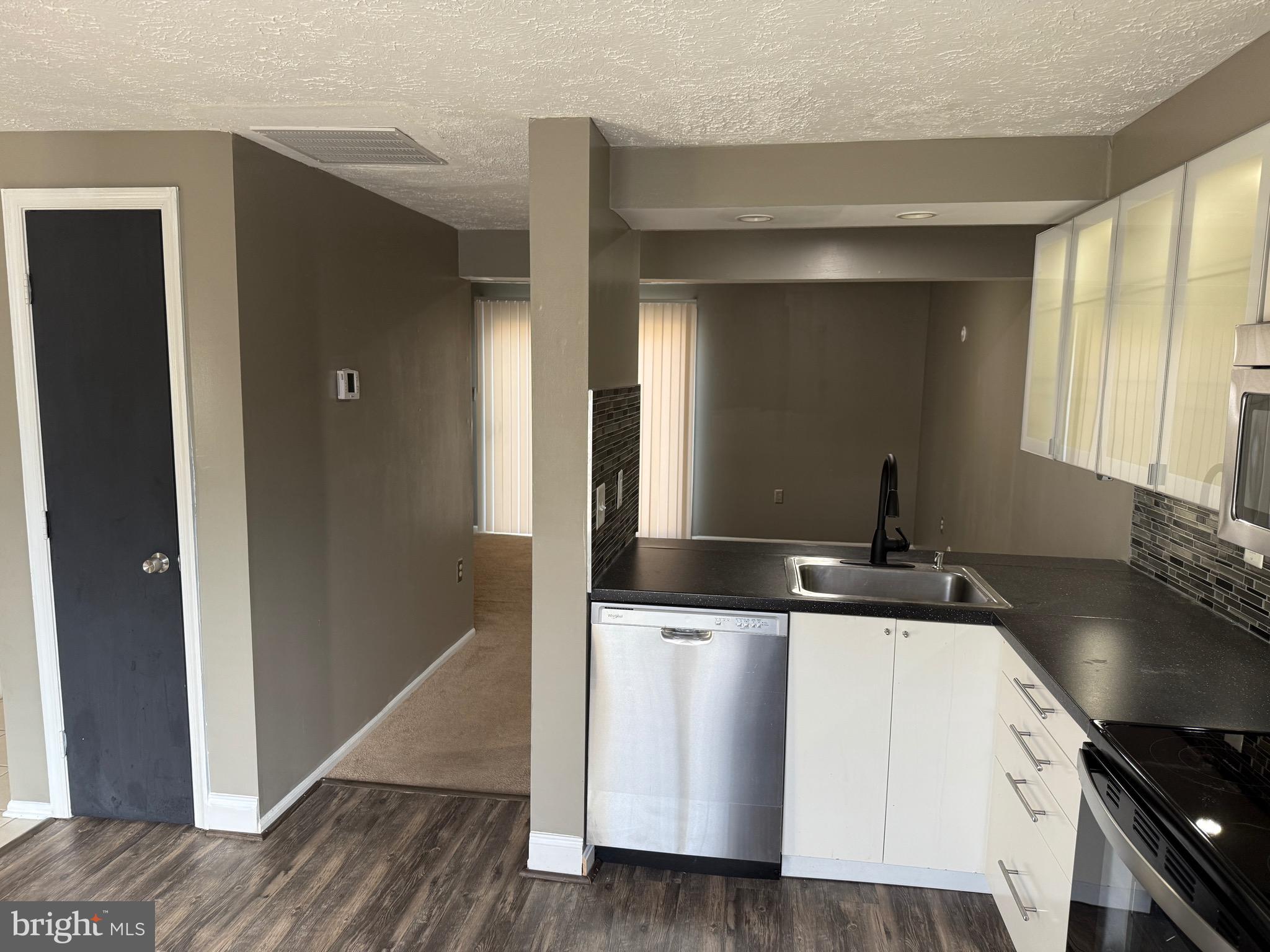 CLINTON PLAZA TOWNHOUSES - Residential Lease