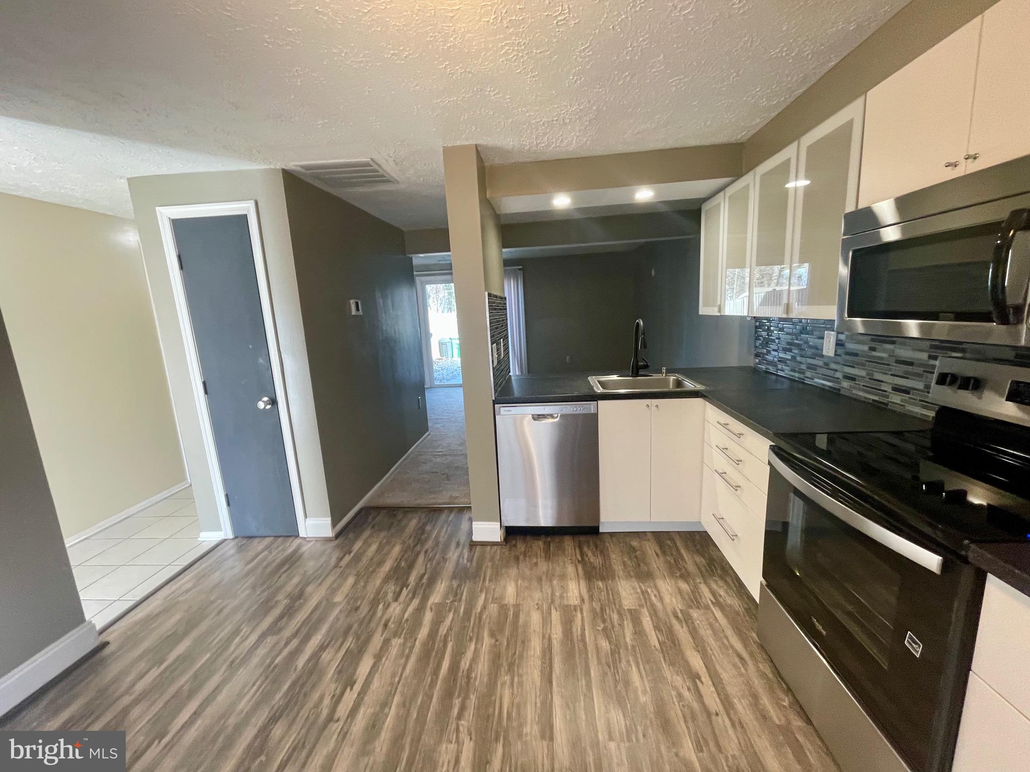 CLINTON PLAZA TOWNHOUSES - Residential Lease