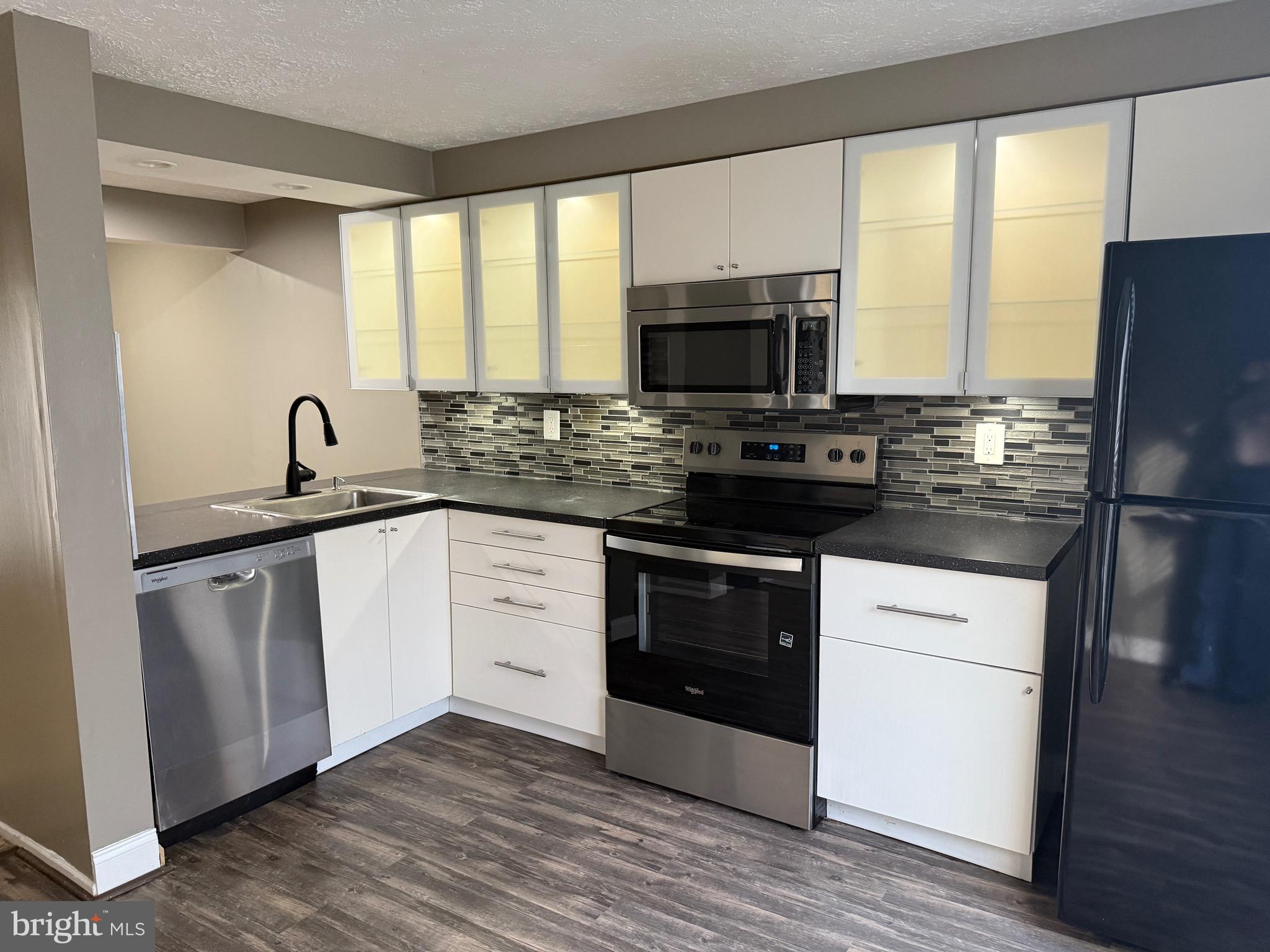 CLINTON PLAZA TOWNHOUSES - Residential Lease