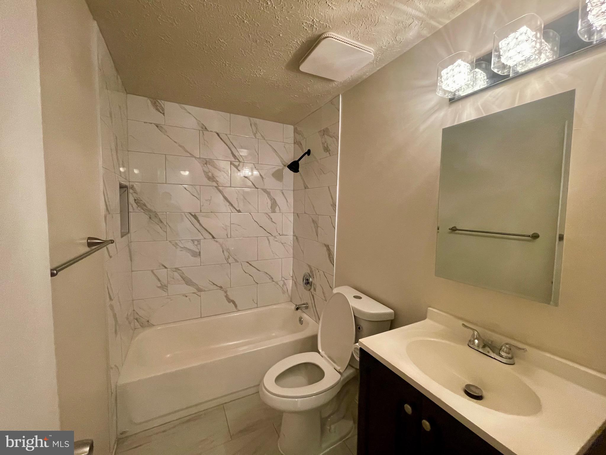 CLINTON PLAZA TOWNHOUSES - Residential Lease