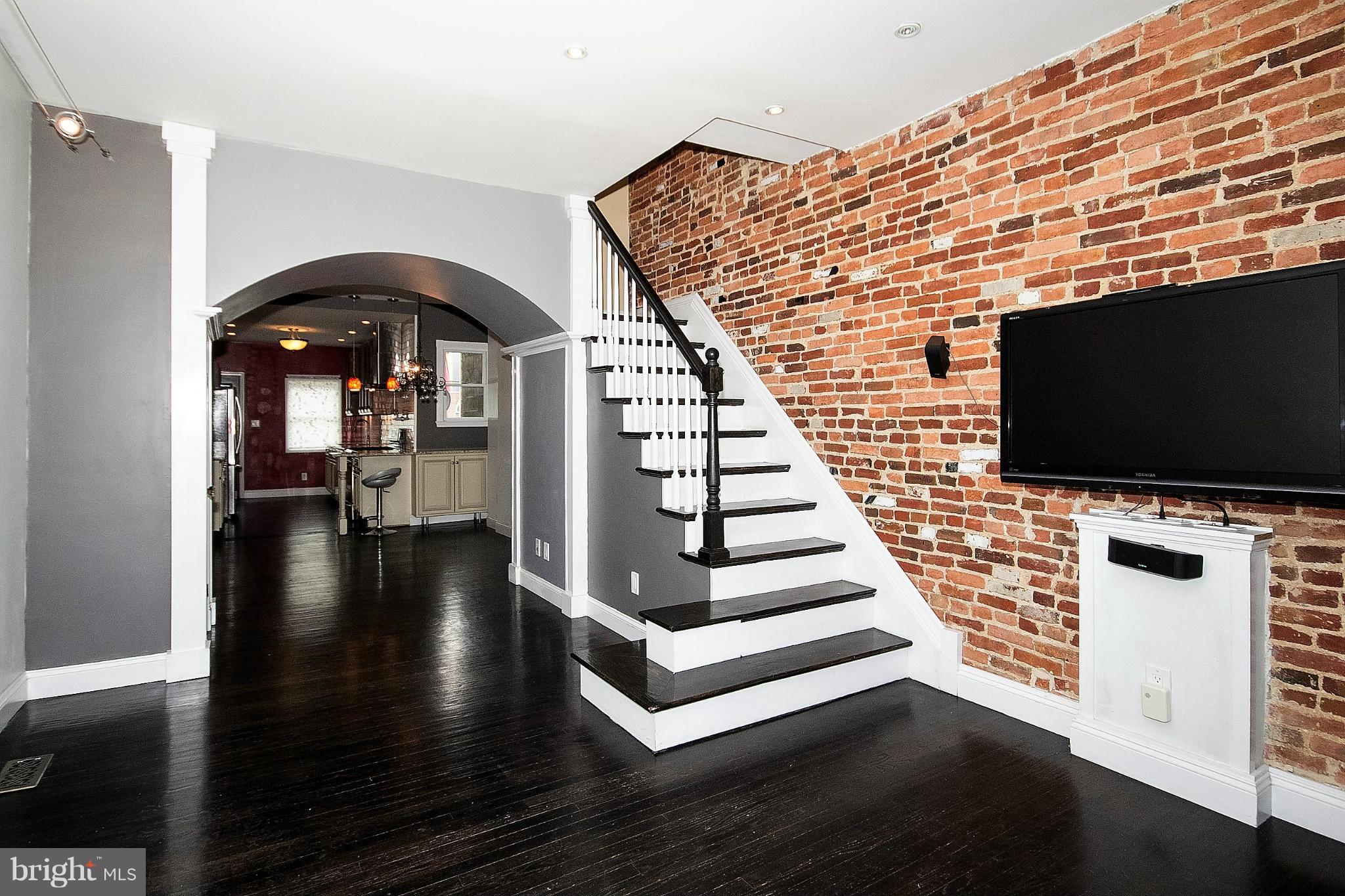 LITTLE ITALY - Residential Lease