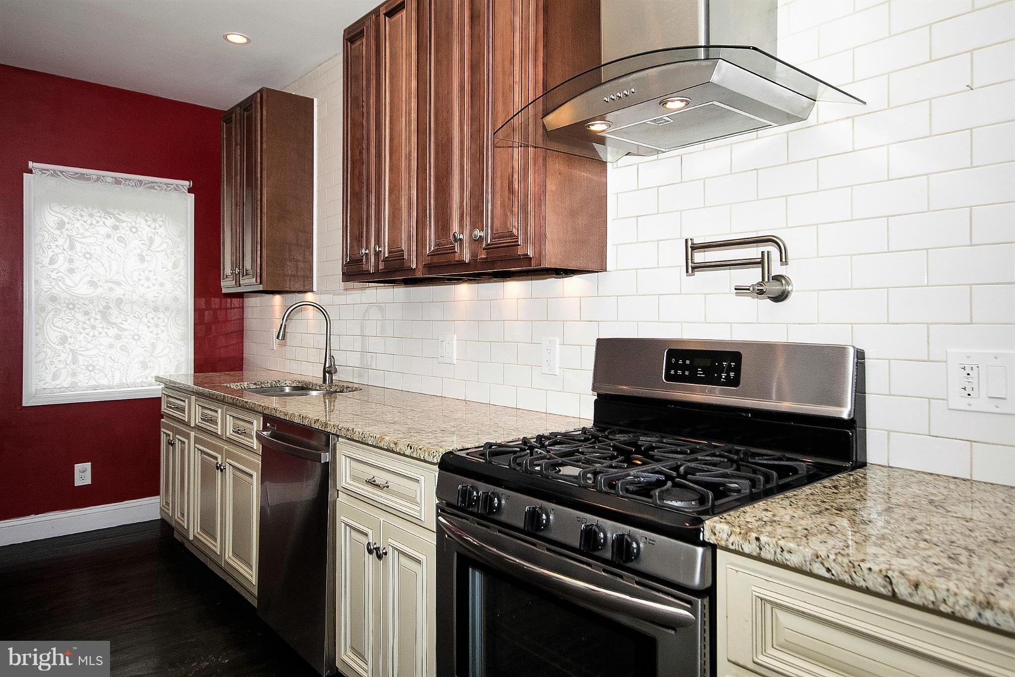 LITTLE ITALY - Residential Lease