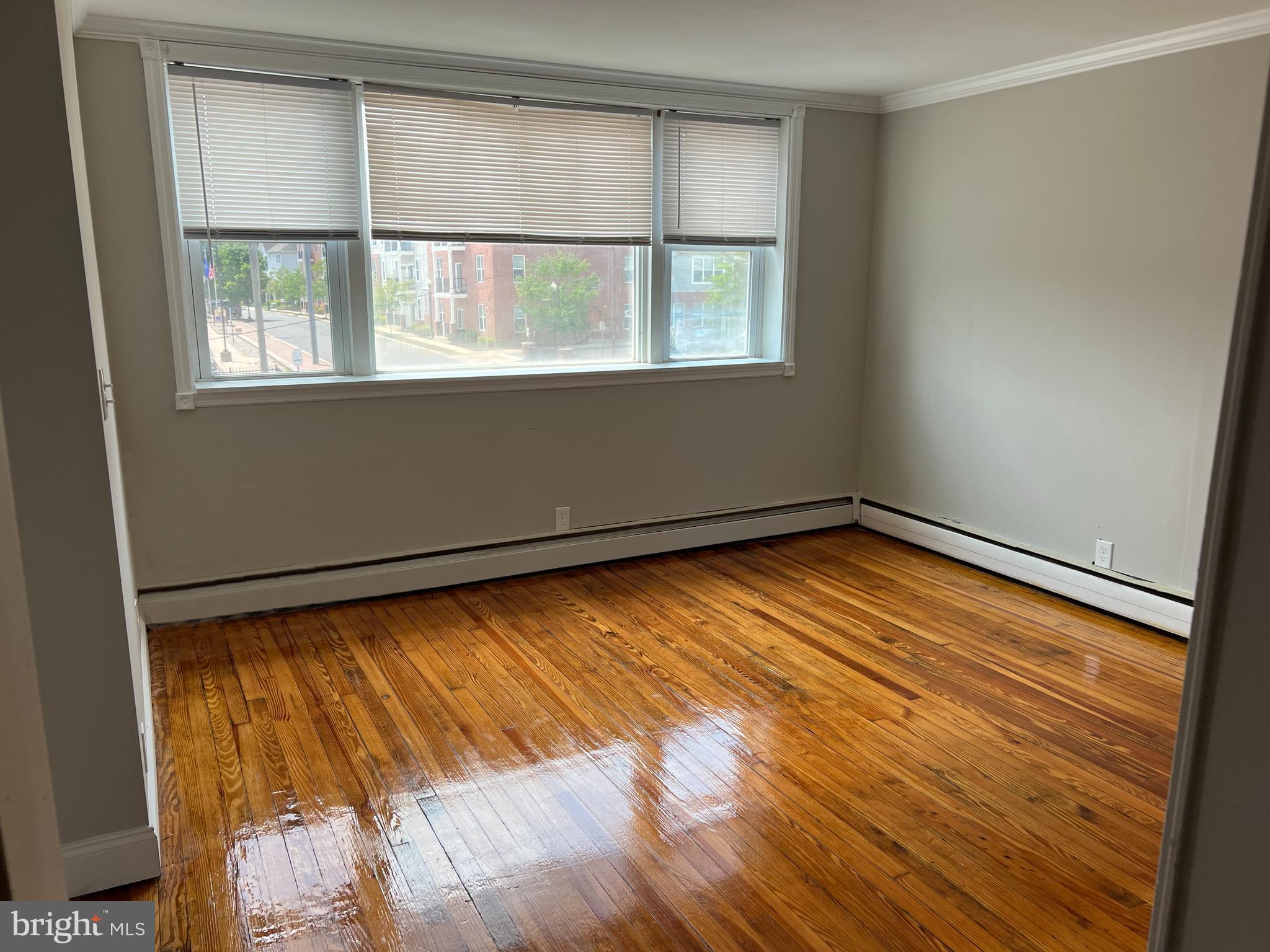 20 B W HIGH STREET 24
