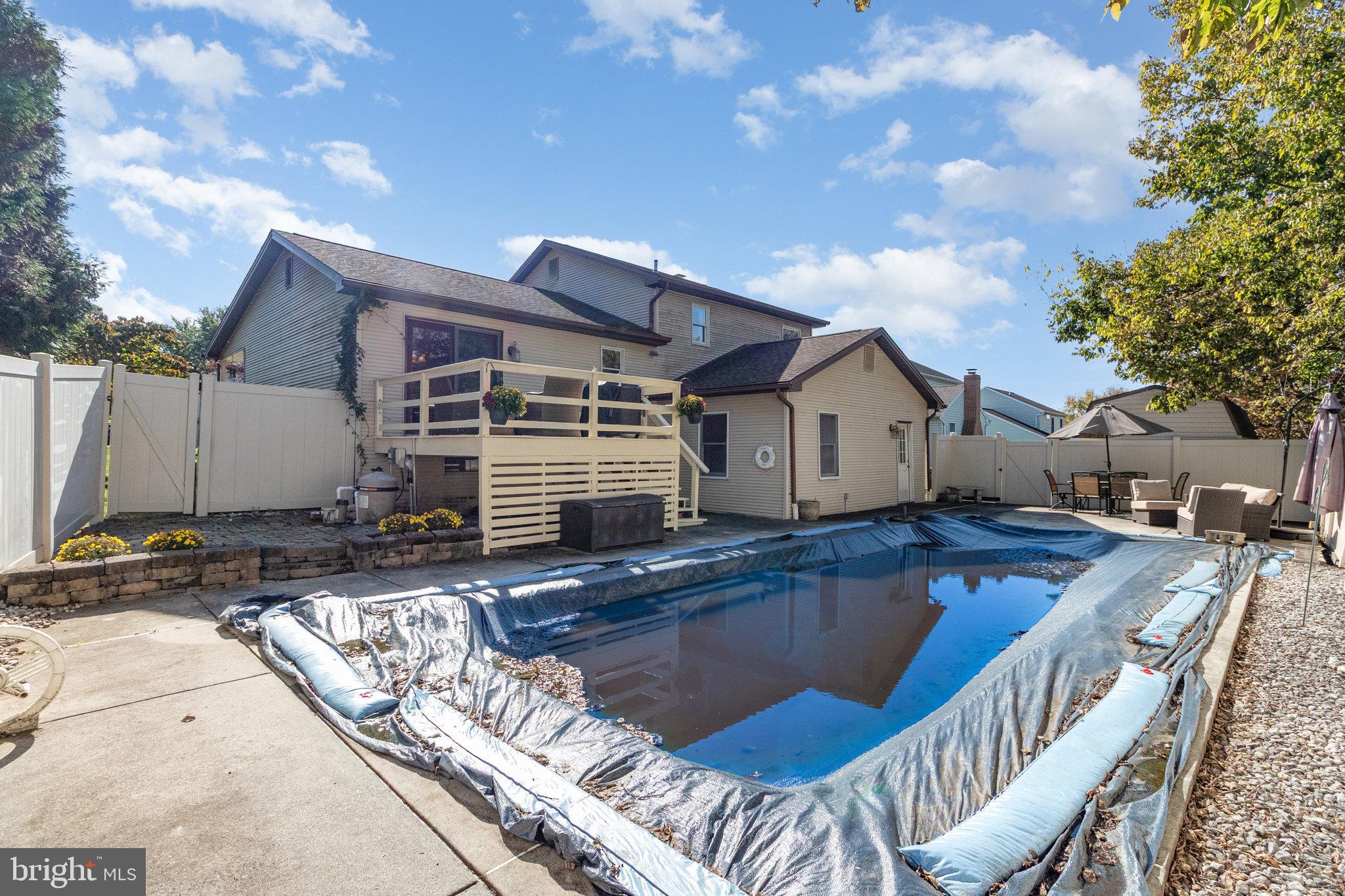 SPRINGFORD MANOR - Residential