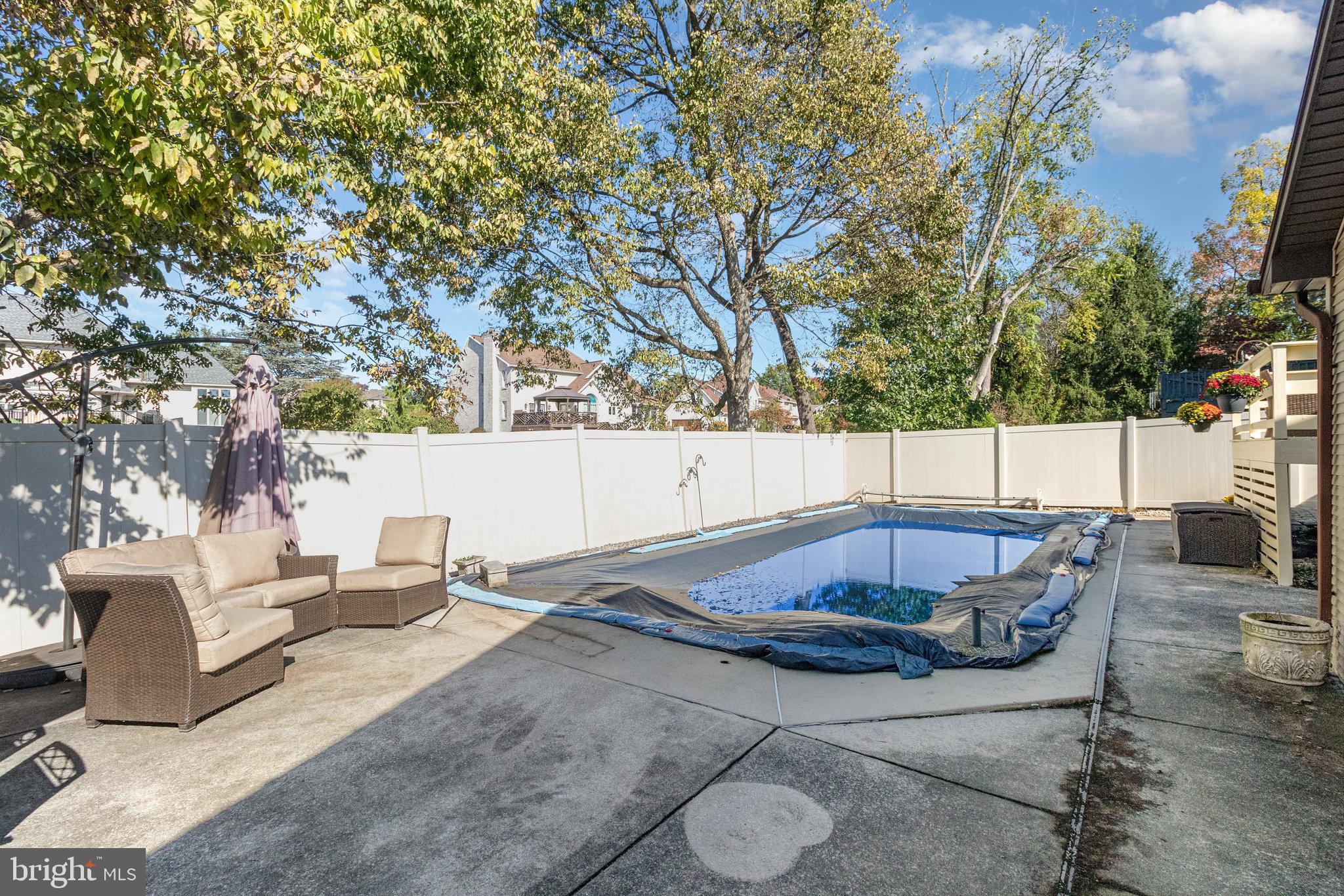 SPRINGFORD MANOR - Residential