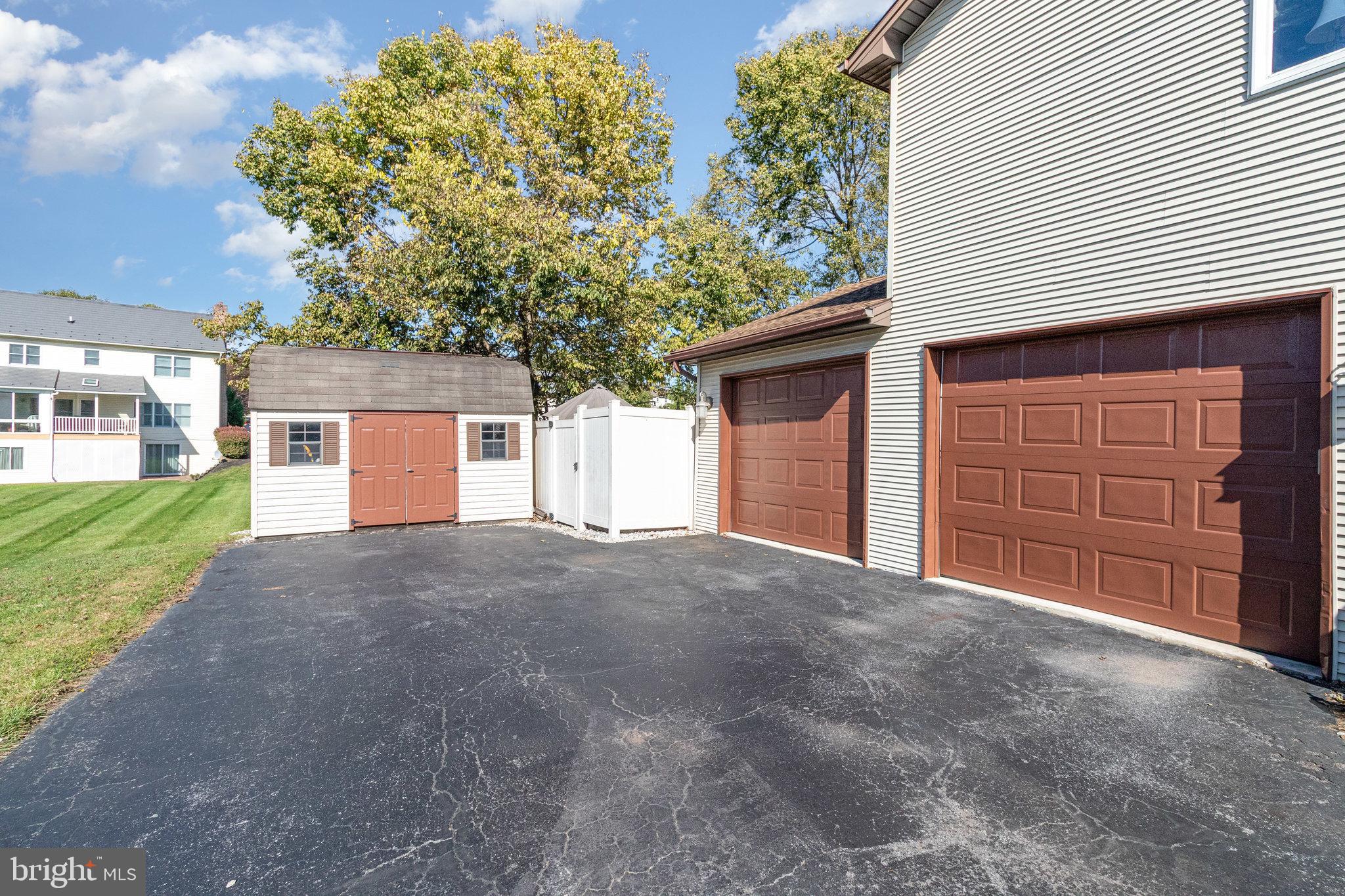 SPRINGFORD MANOR - Residential