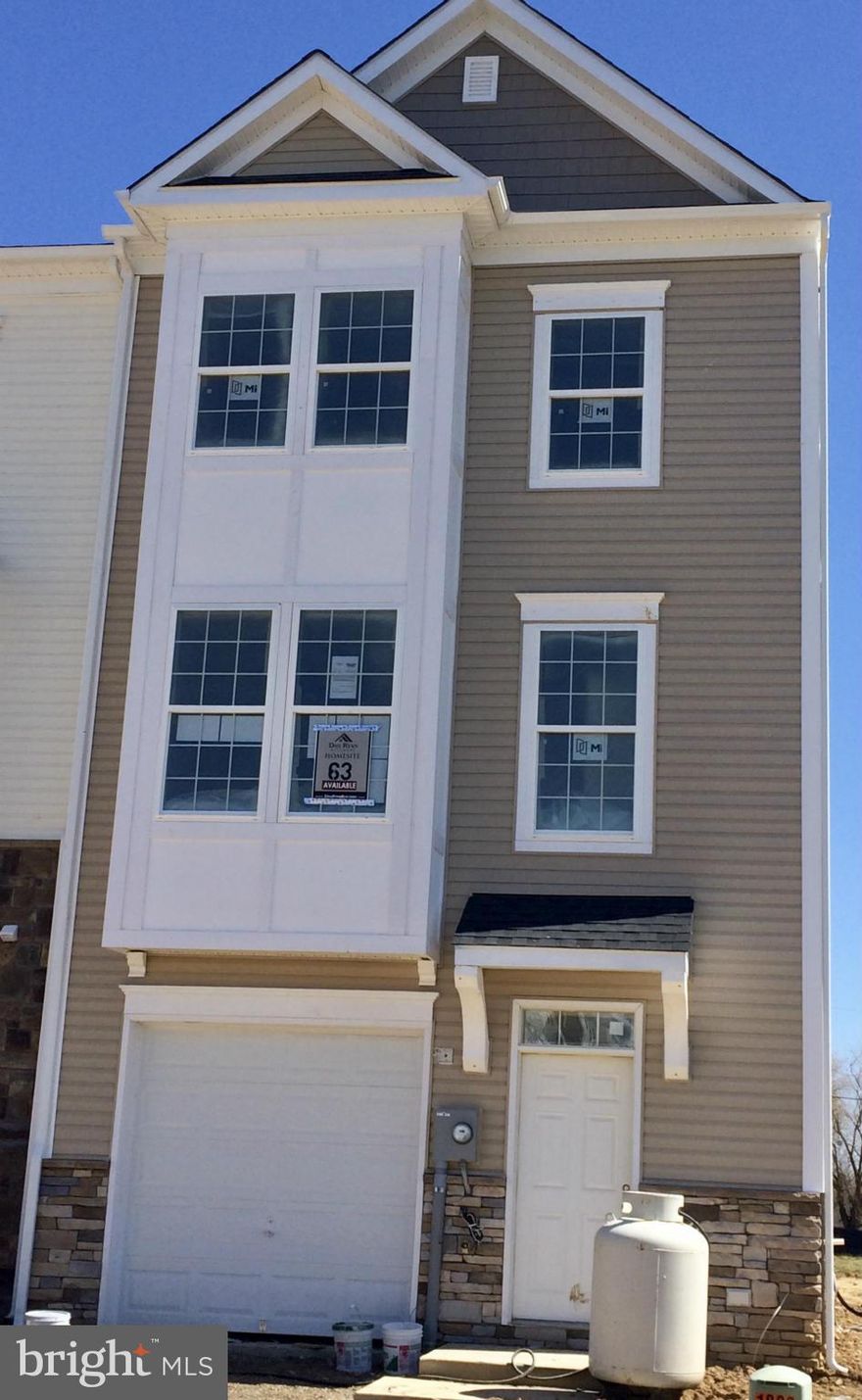 Dan Ryan Builders at Kensington Terrace offers this Yorktown II w/ garage END UNIT on a nice, private lot. Home features 2 story bay window, stone exterior, bright & open living areas with 9' ceilings, island kitchen w/ stainless steel appliances & upgraded 42" cabinets, spacious walk-in shower in master, upstairs laundry, finished lower level for room to spread out plus full bath rough in.